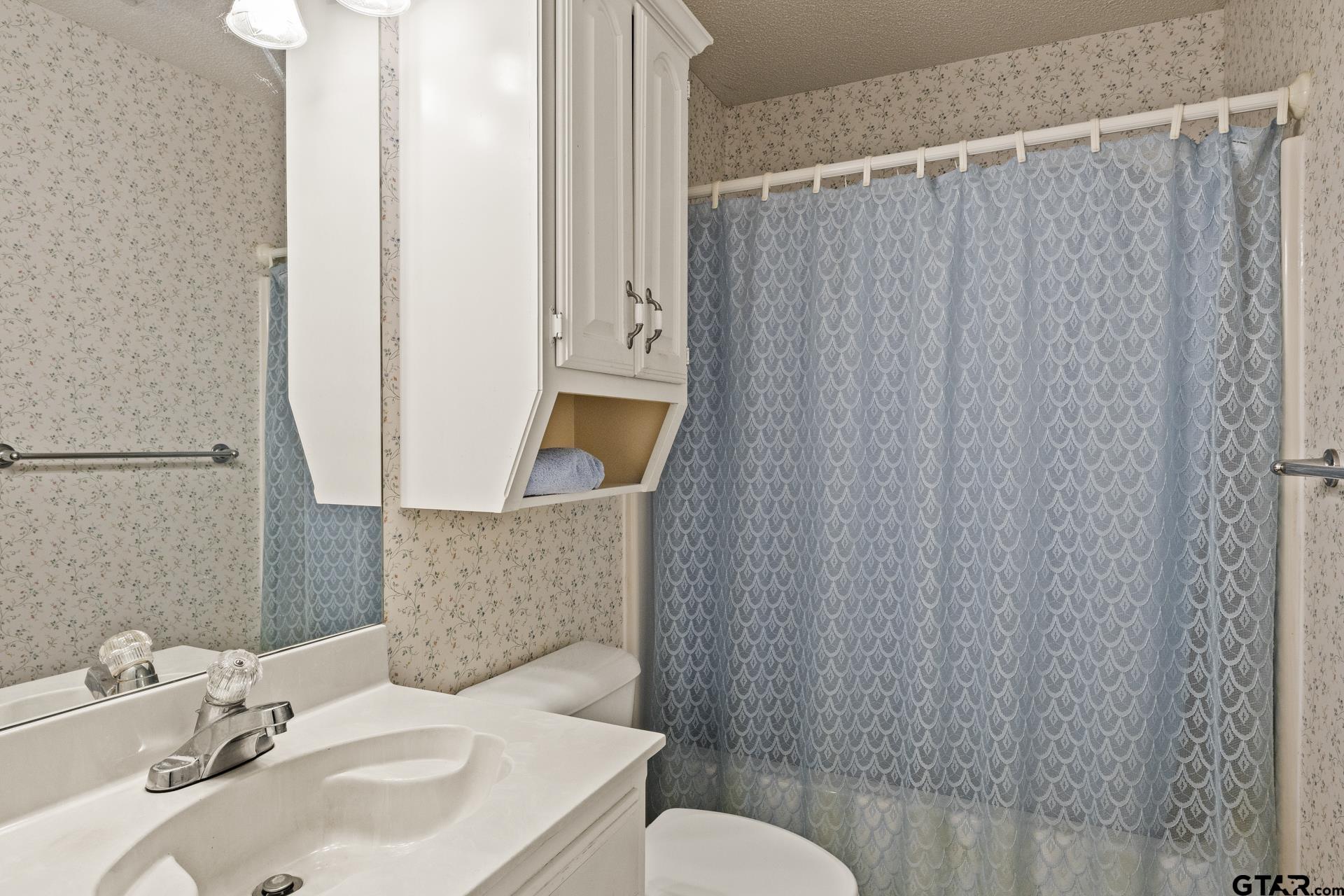 27 Private Road 52371