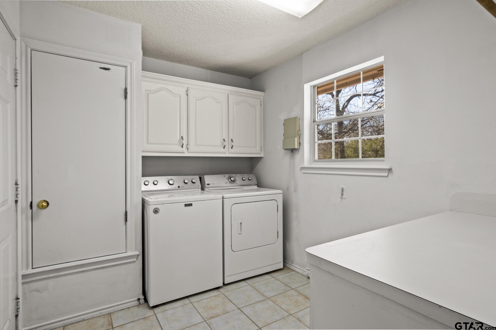 27 Private Road 52371