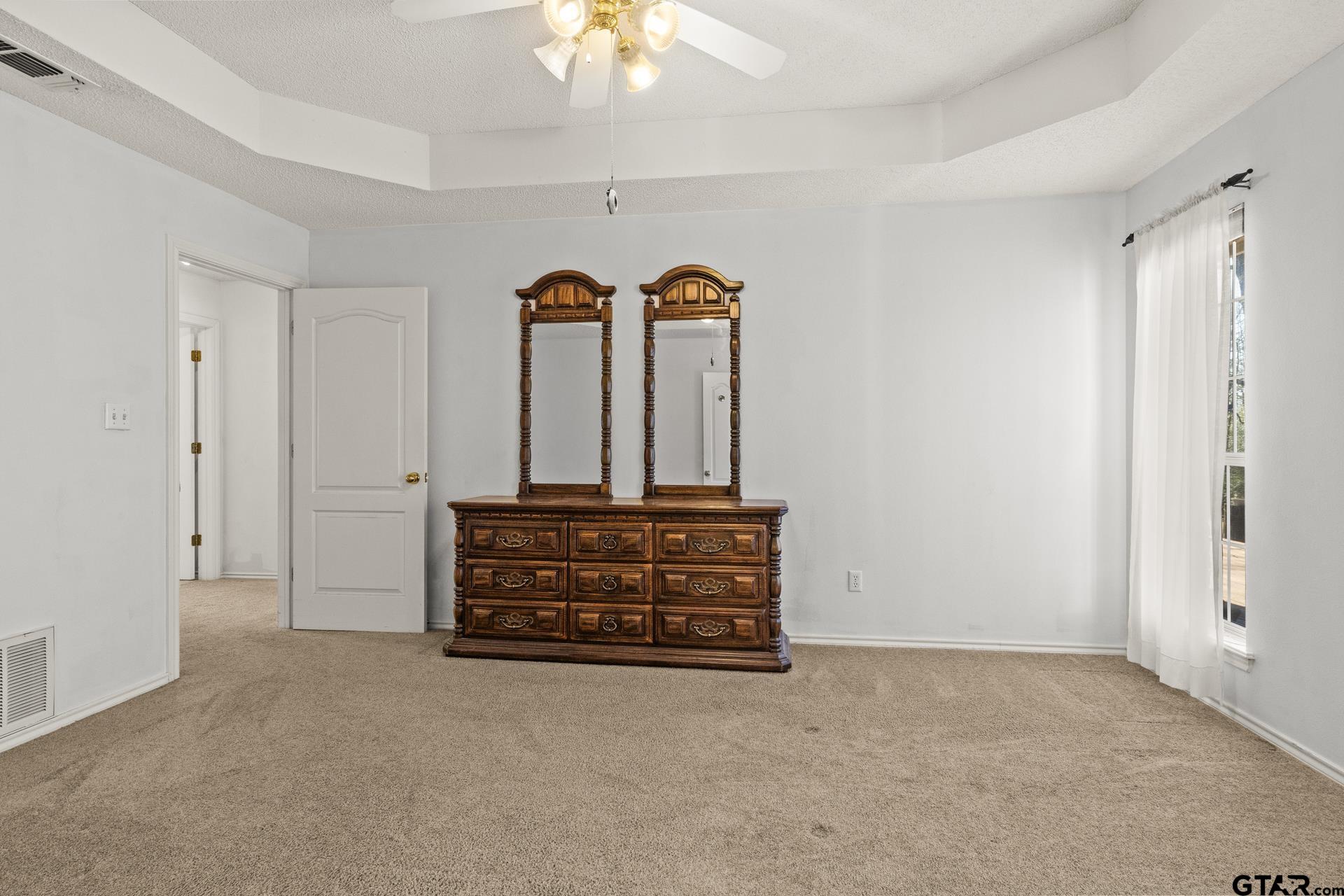 27 Private Road 52371