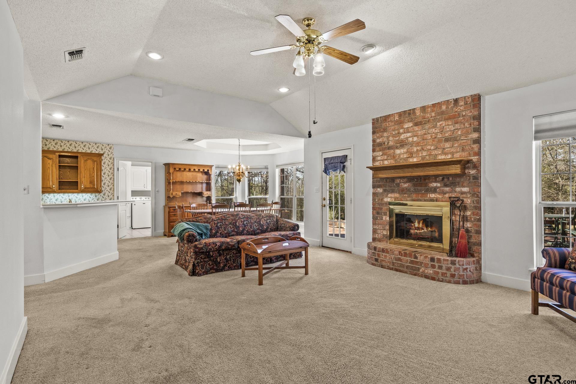 27 Private Road 52371