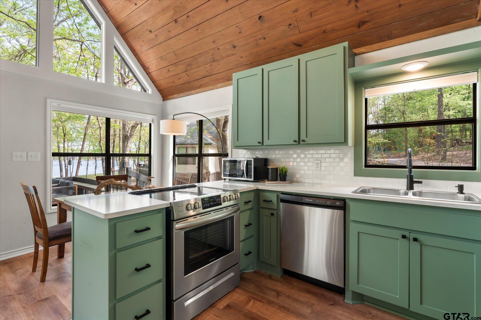 103 E BARKER CREEK RD