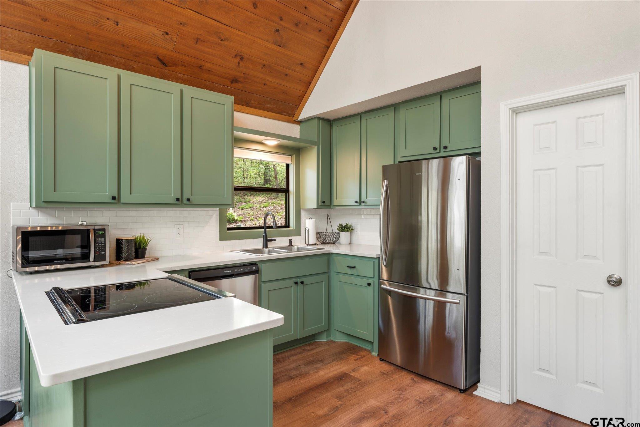 103 E BARKER CREEK RD