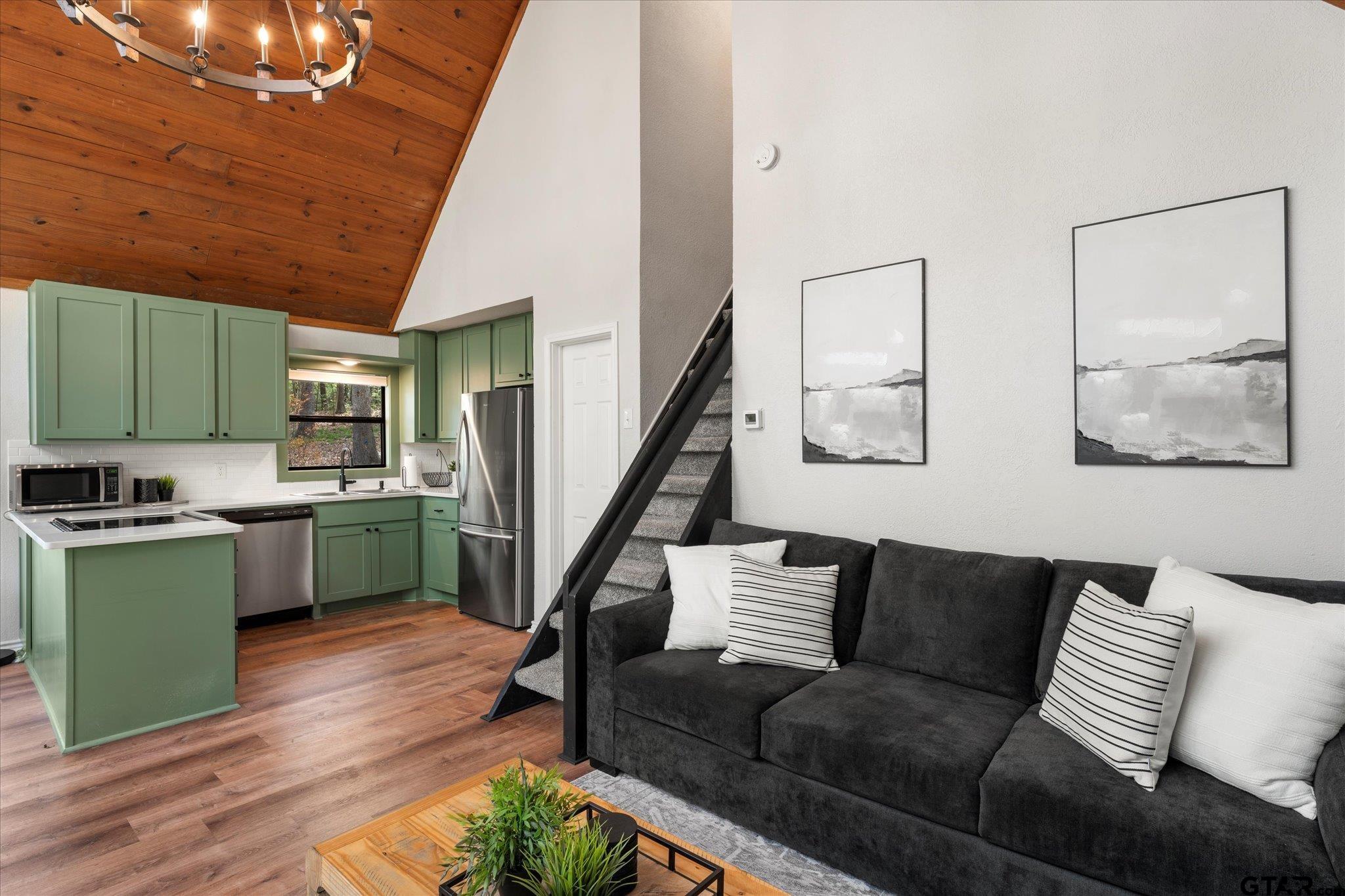 103 E BARKER CREEK RD