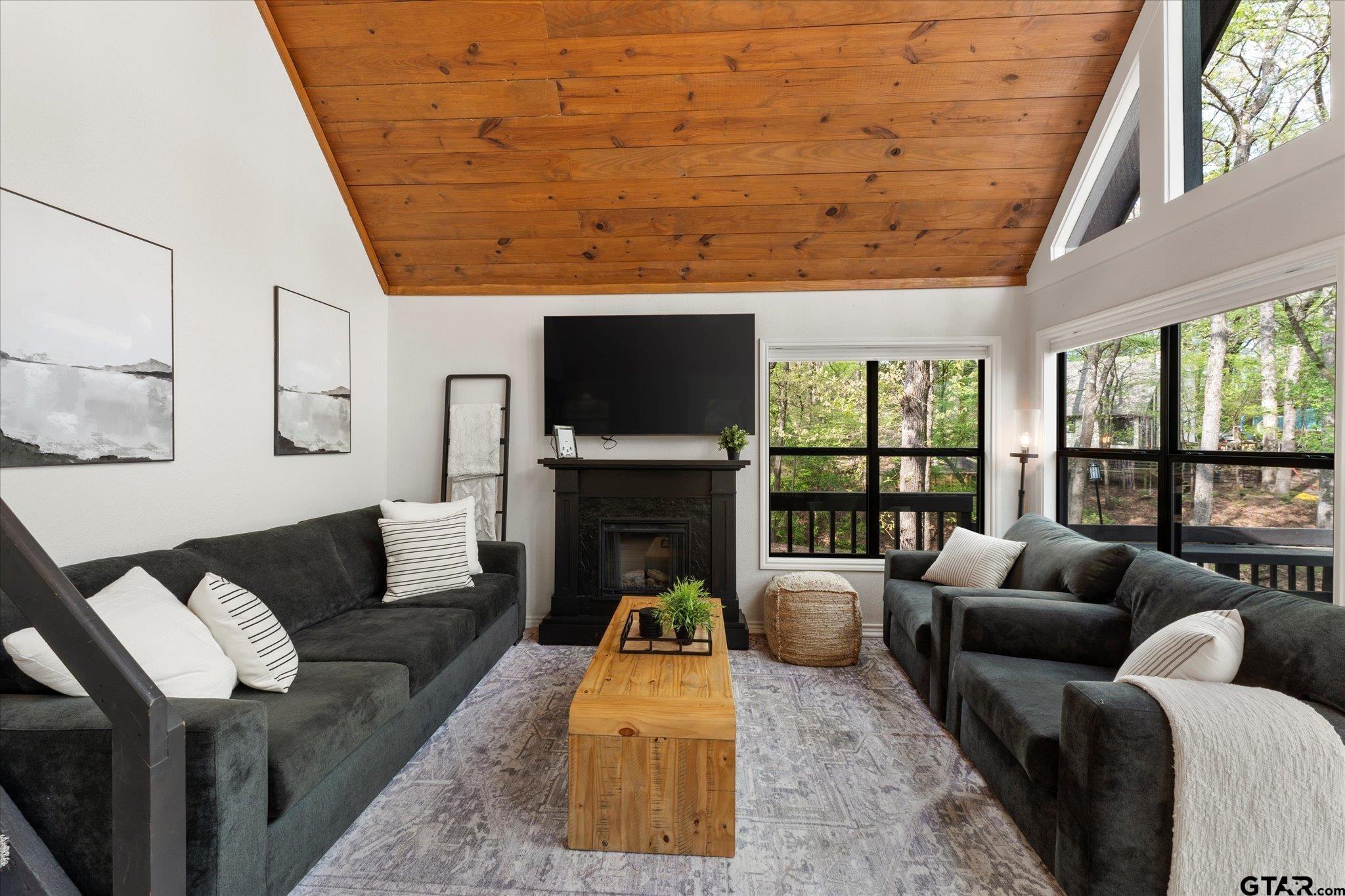 103 E BARKER CREEK RD