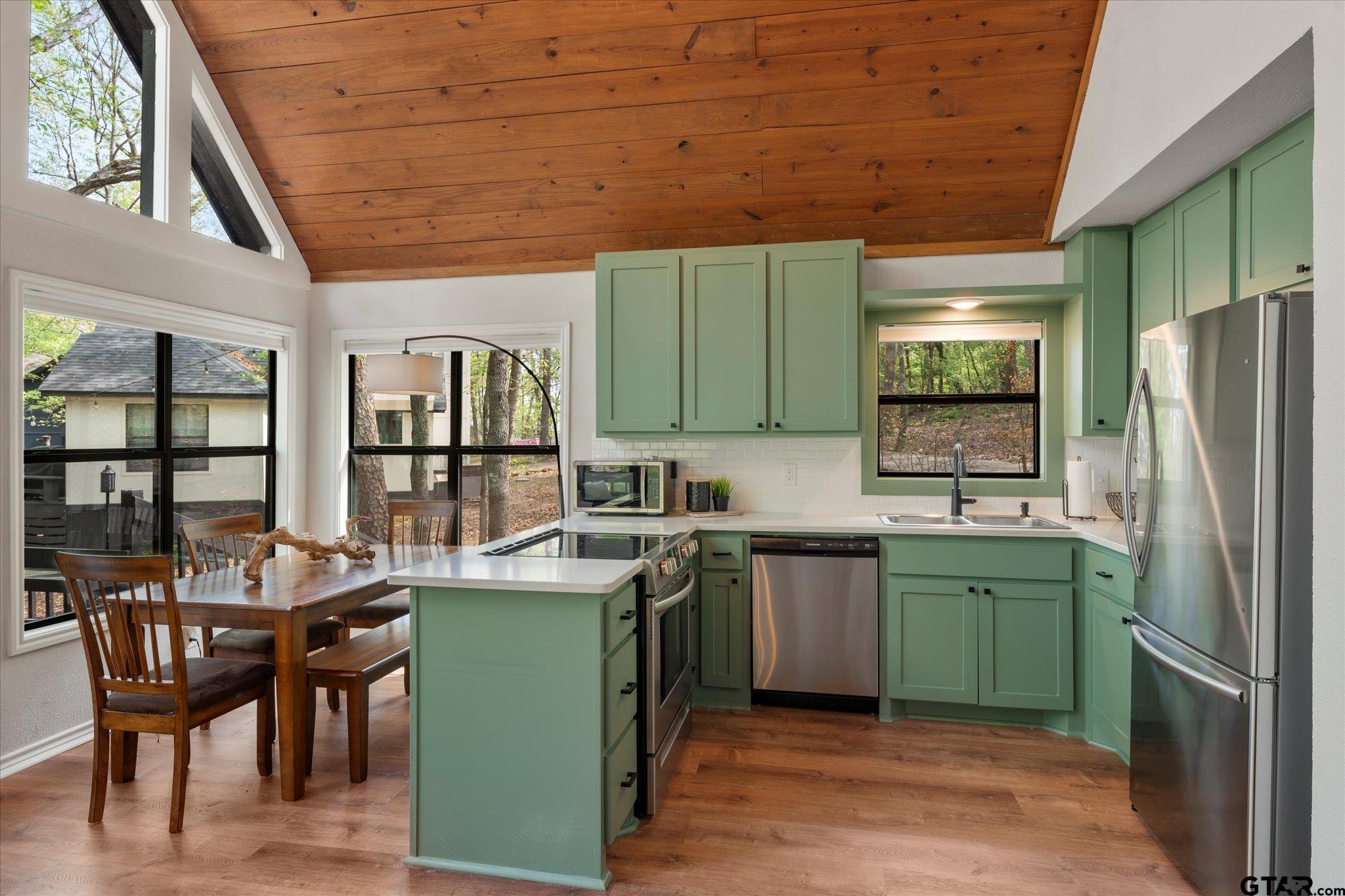 103 E BARKER CREEK RD