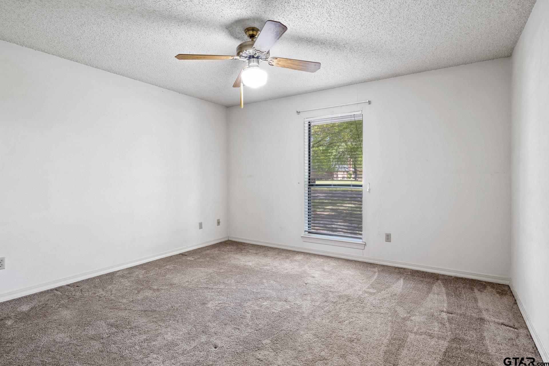 2404 Matthew Dr