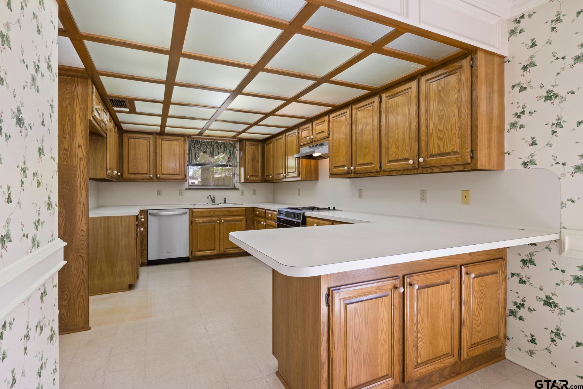 2404 Matthew Dr