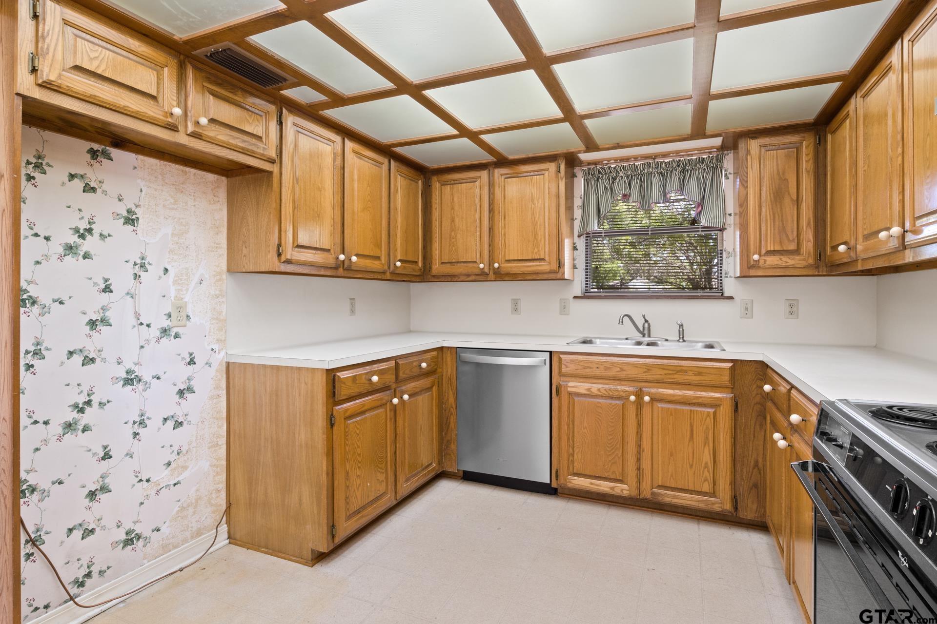 2404 Matthew Dr