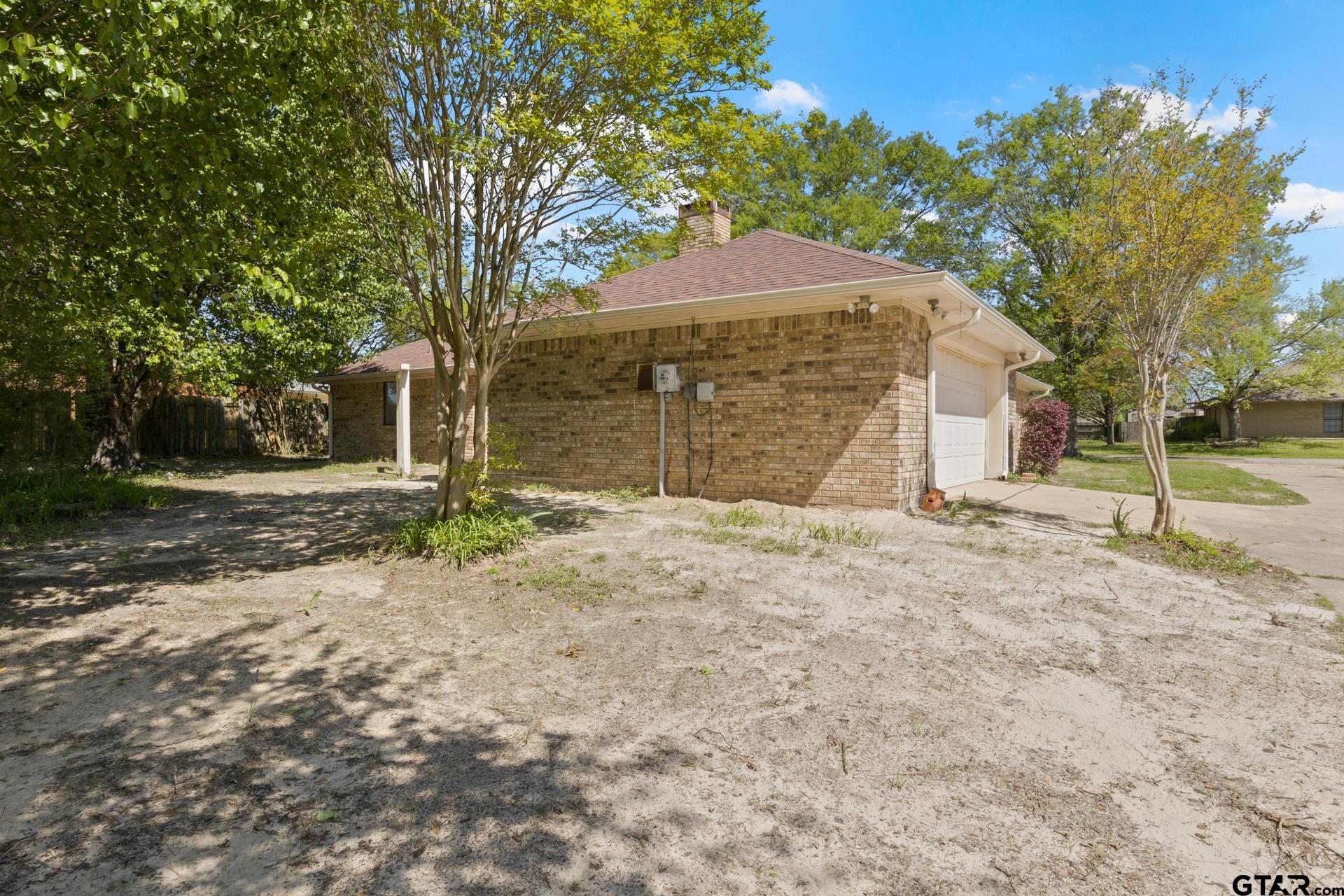 2404 Matthew Dr