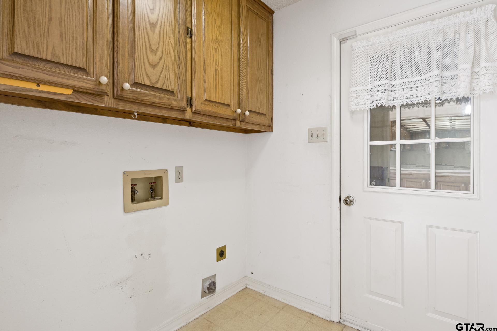 2404 Matthew Dr