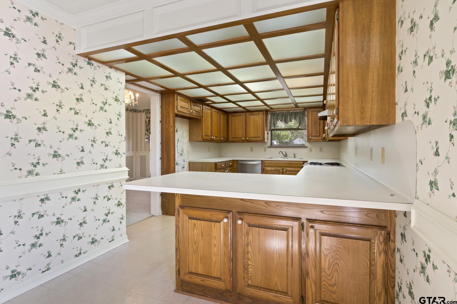 2404 Matthew Dr