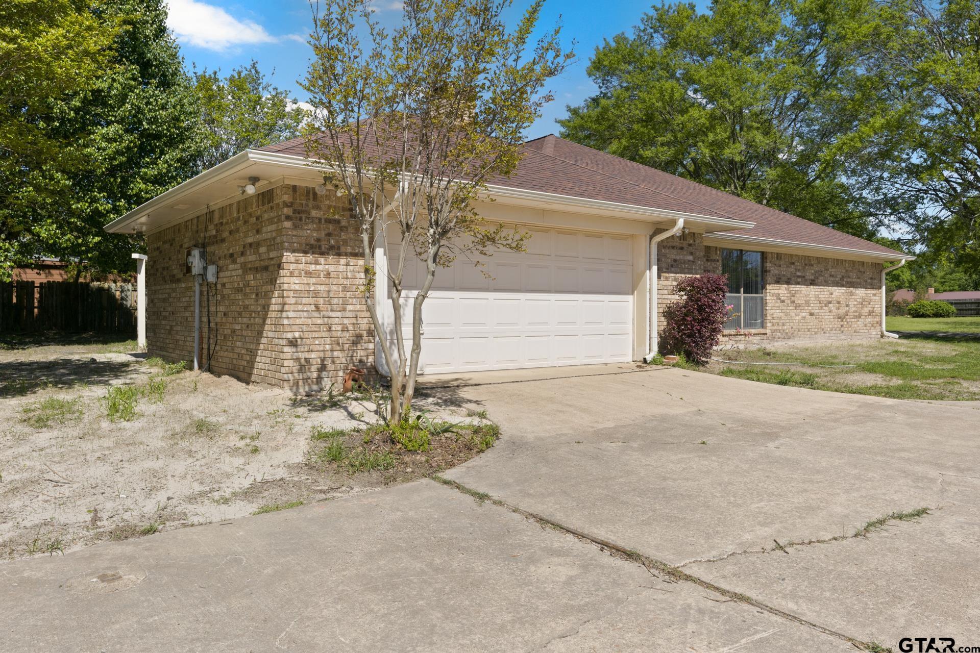 2404 Matthew Dr