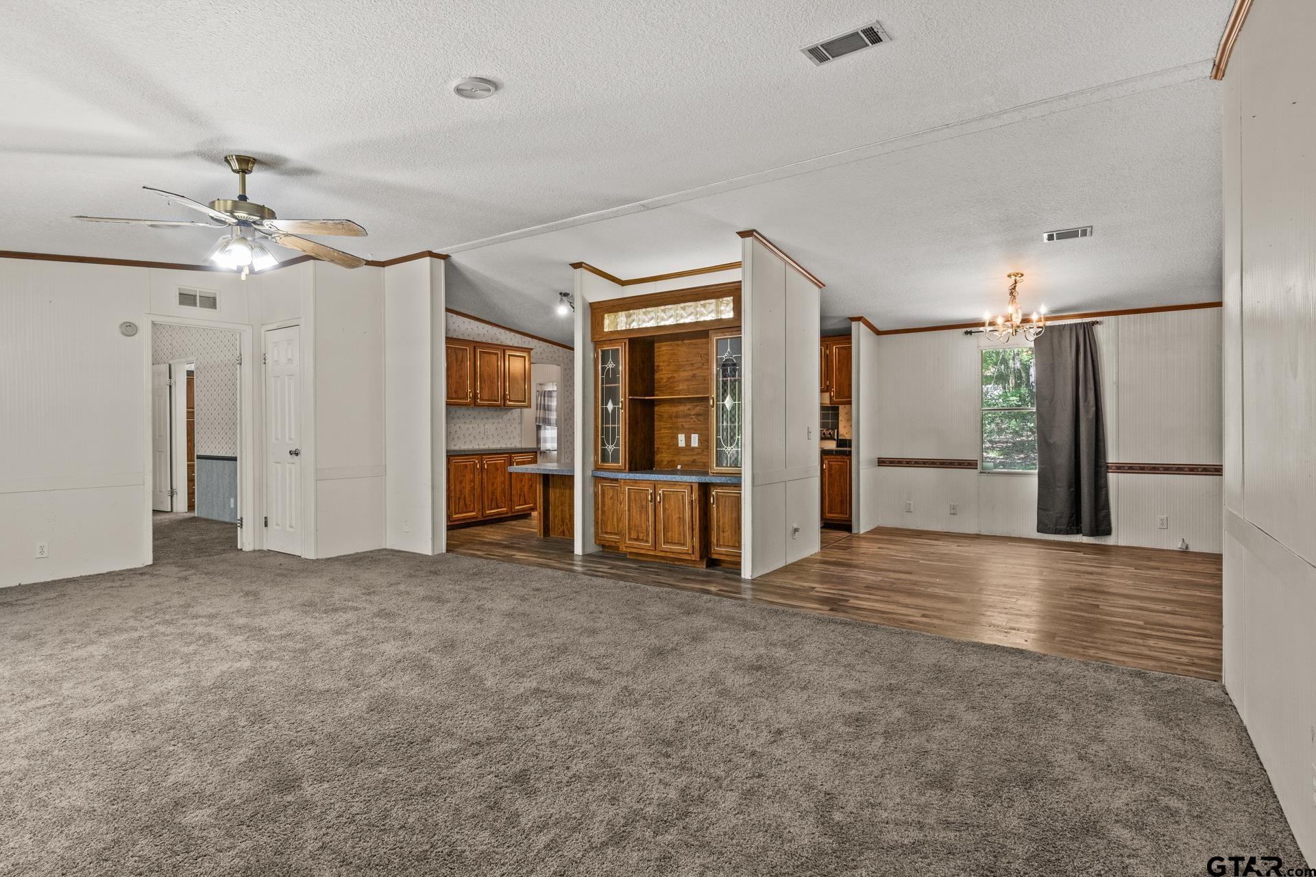 364 San Saba Ln