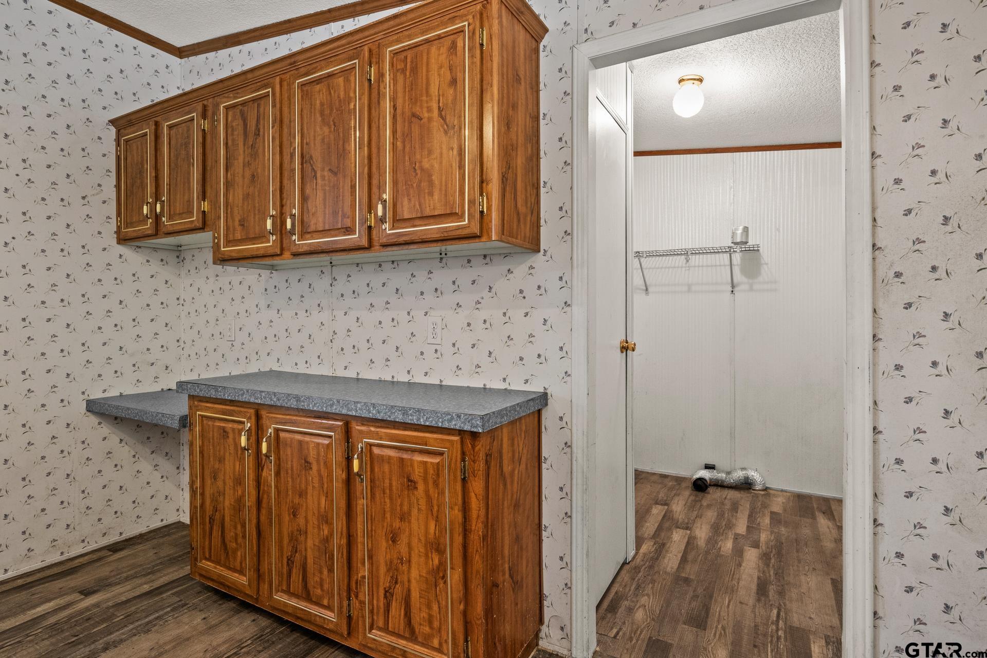 364 San Saba Ln