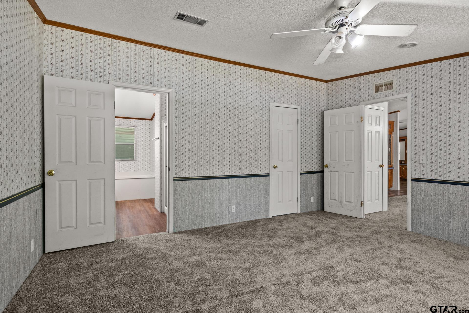 364 San Saba Ln