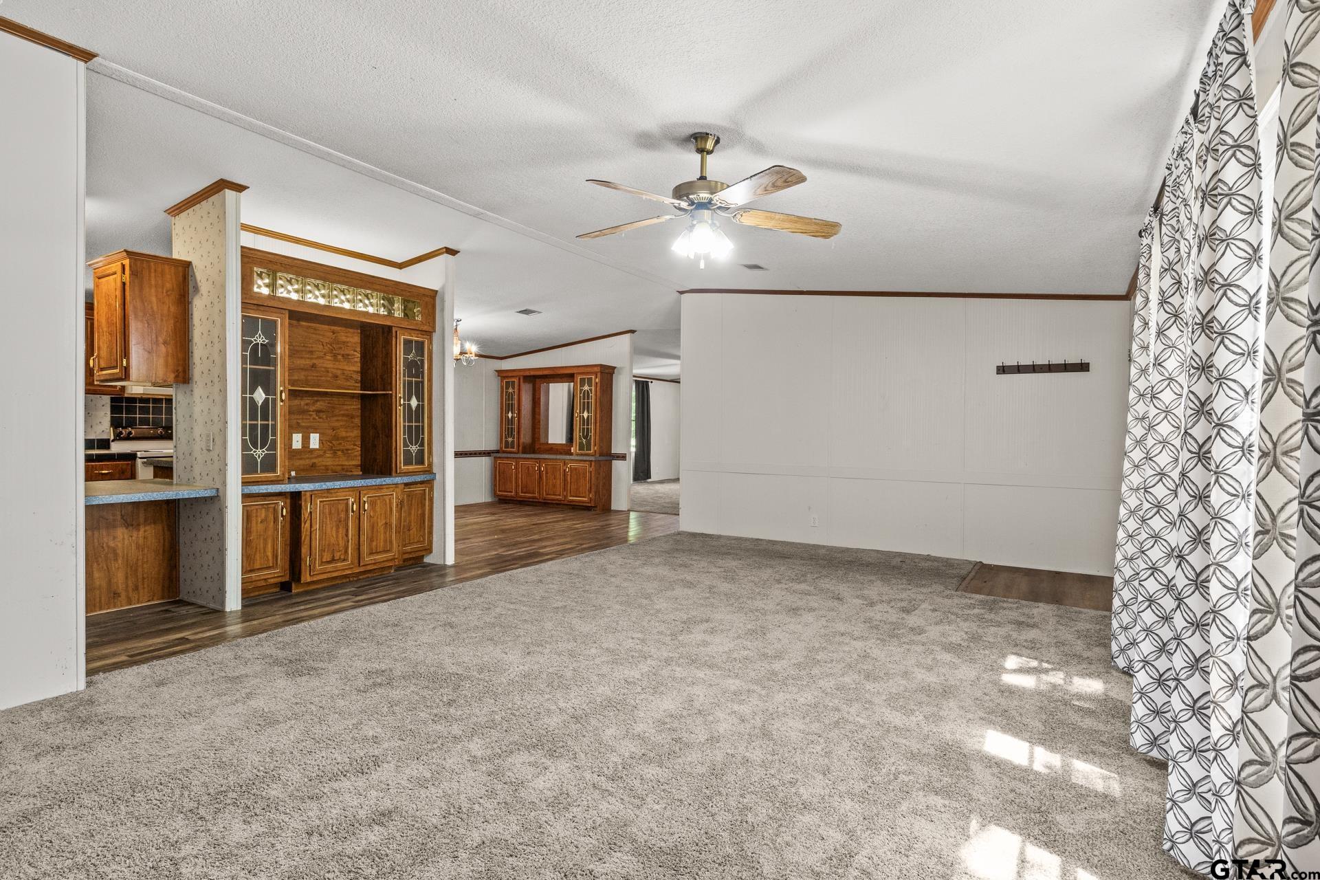 364 San Saba Ln