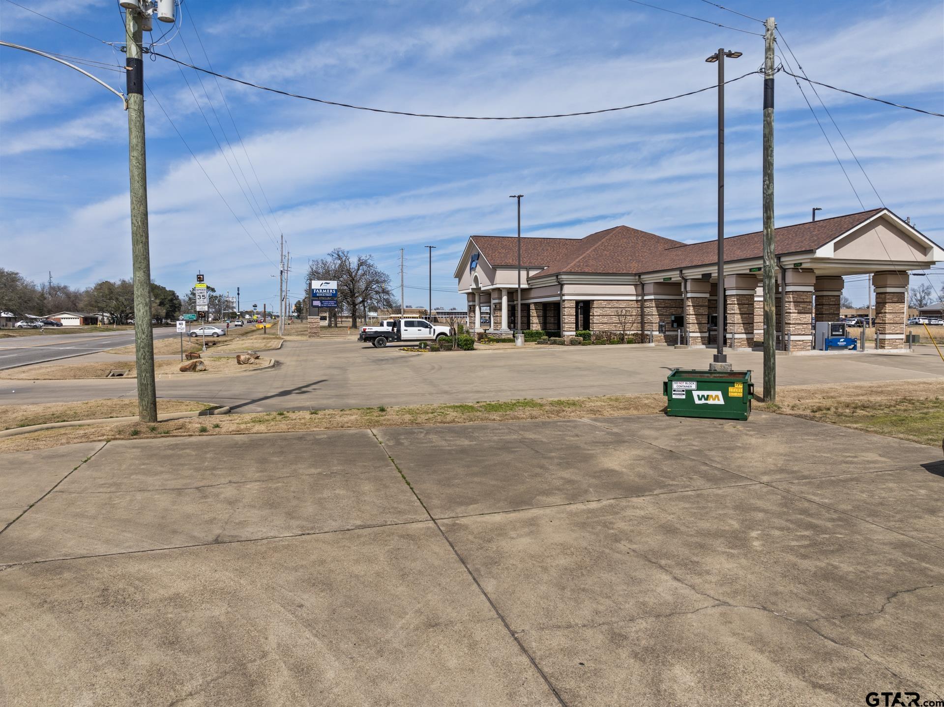 412 N McCoy Blvd