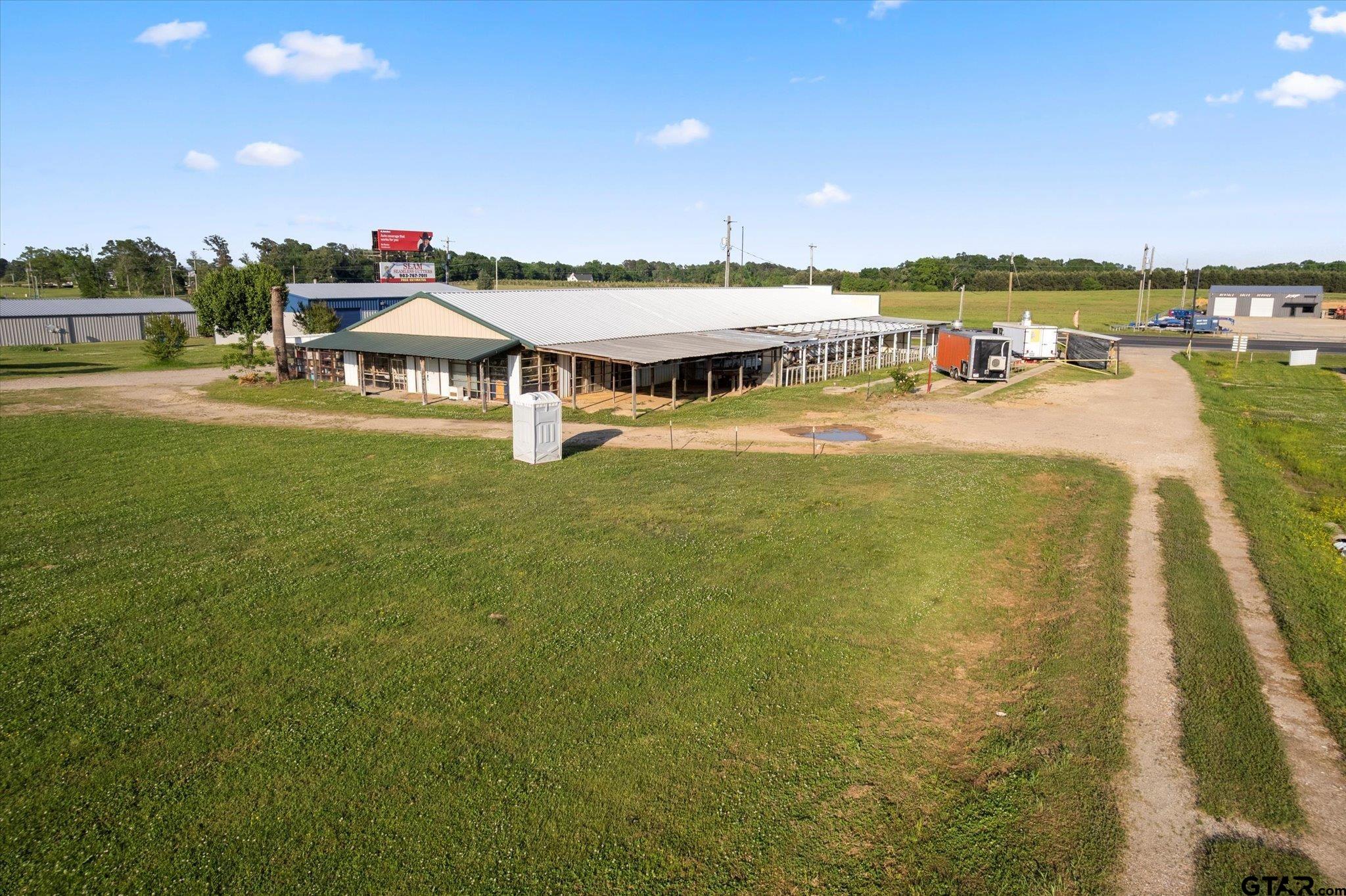 2516 HWY 271N