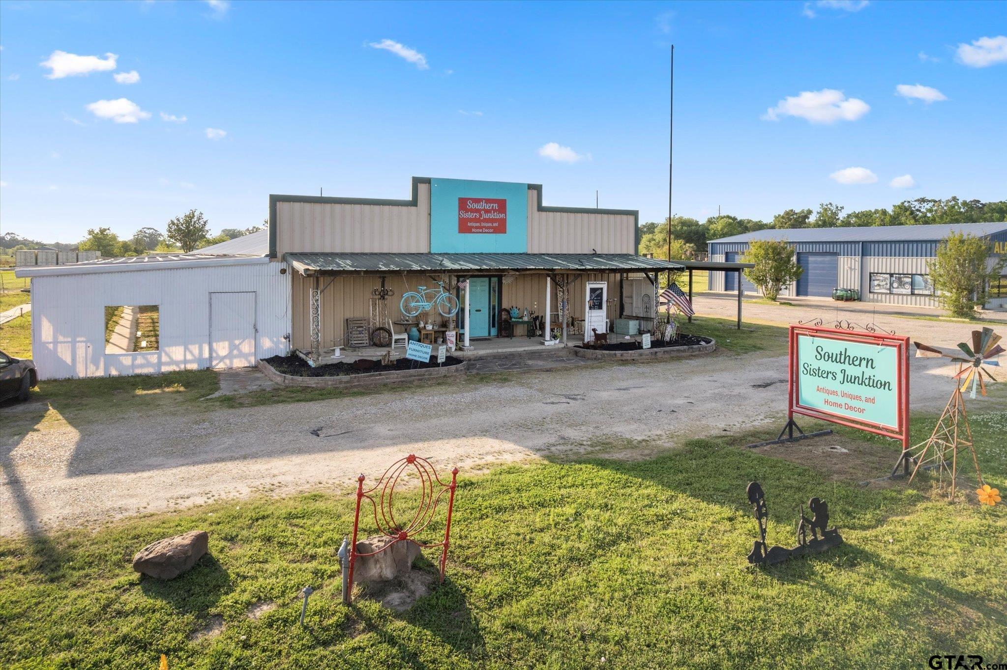 2516 HWY 271N