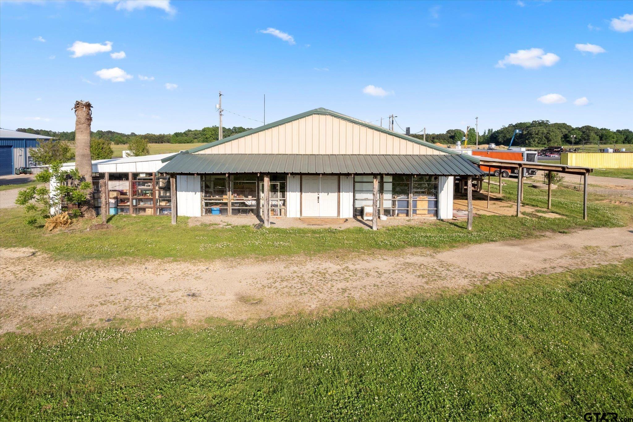 2516 HWY 271N