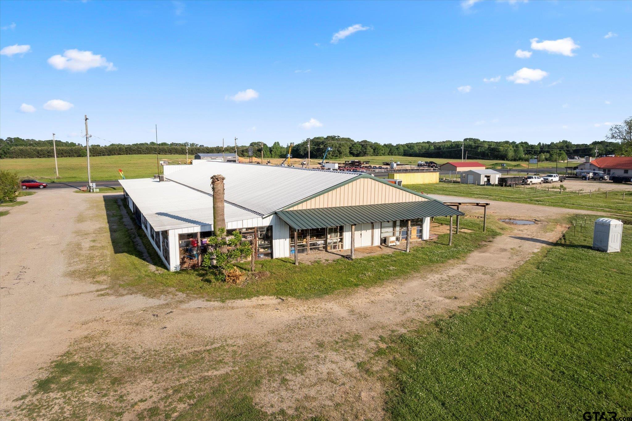 2516 HWY 271N