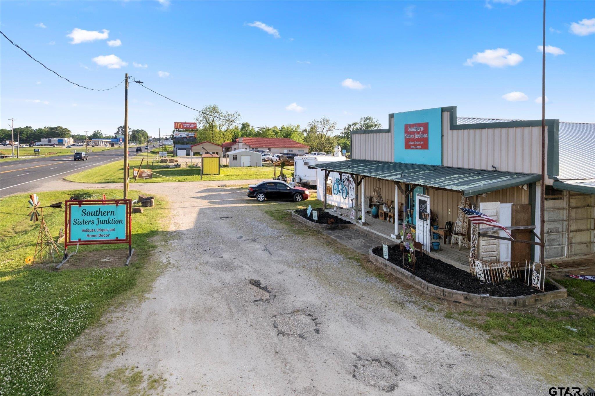 2516 HWY 271N