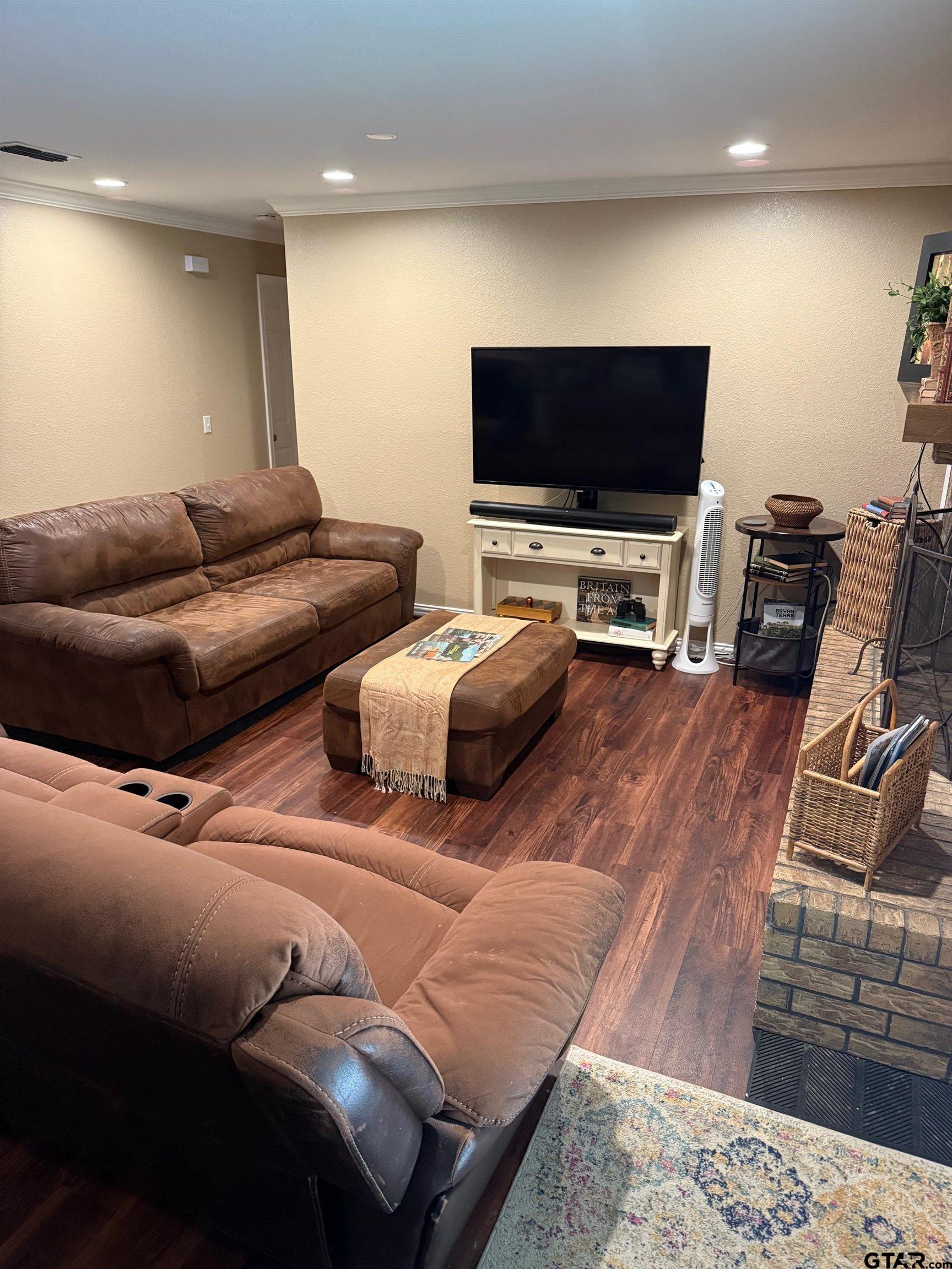 4054 Lakeshore Drive