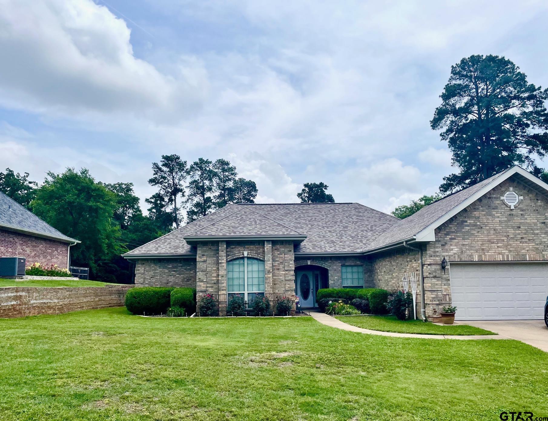 102 Dogwood Circle