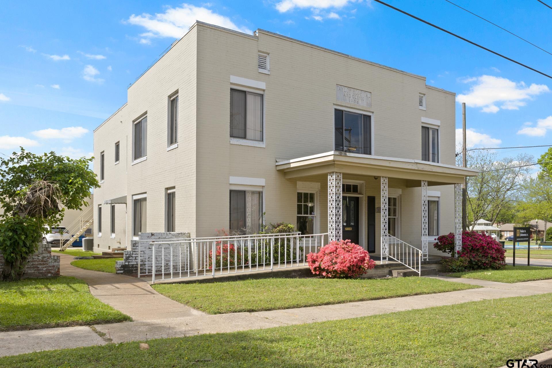 207 W 3rd
