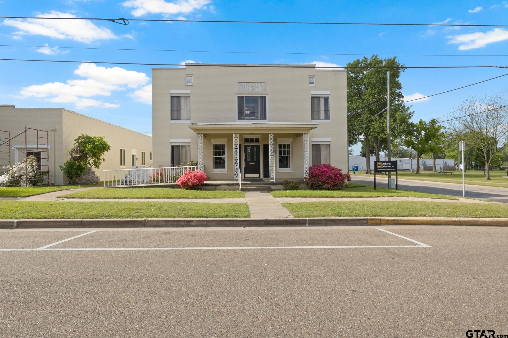 207 W 3rd