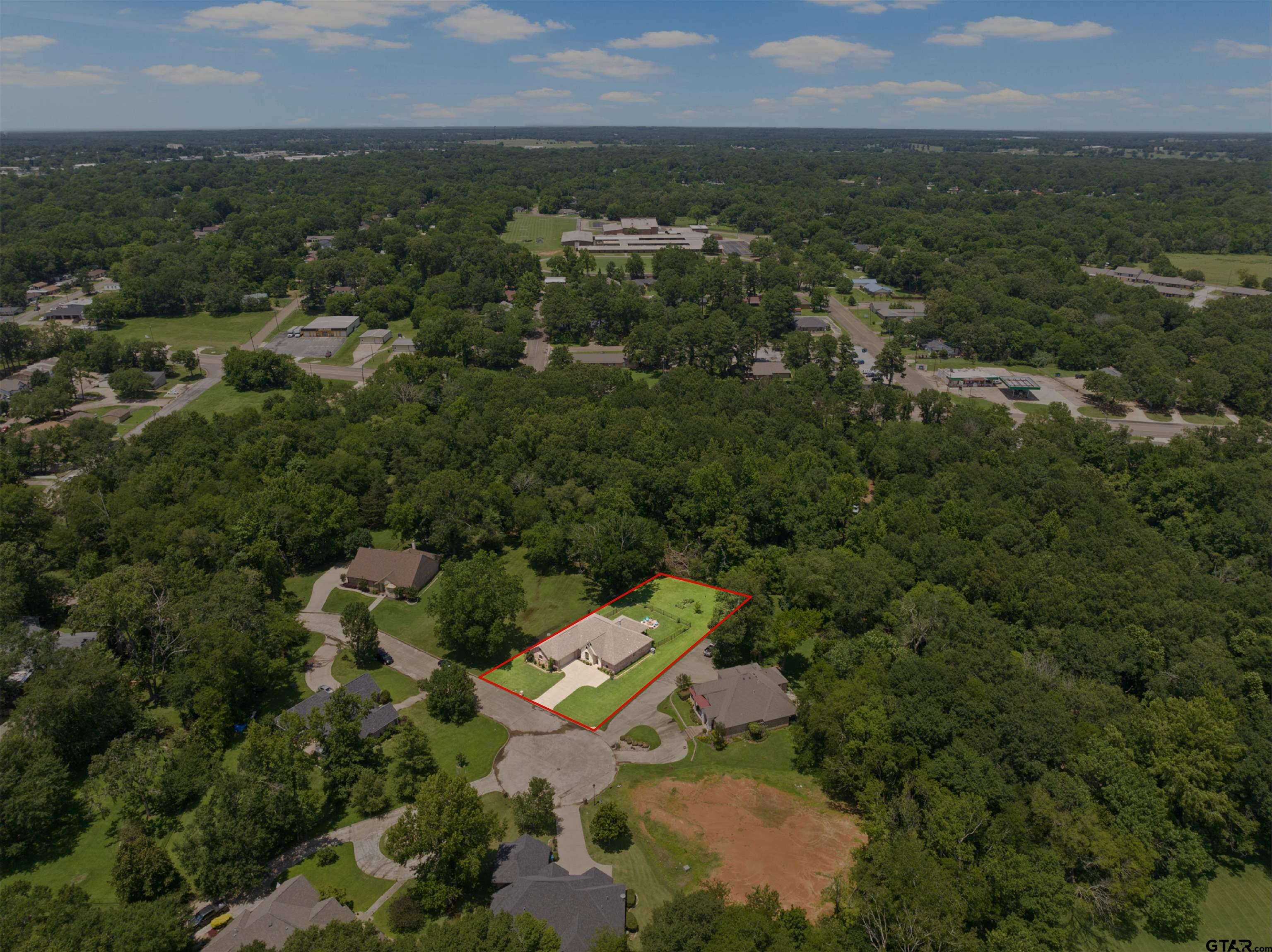 909 Holly Hill