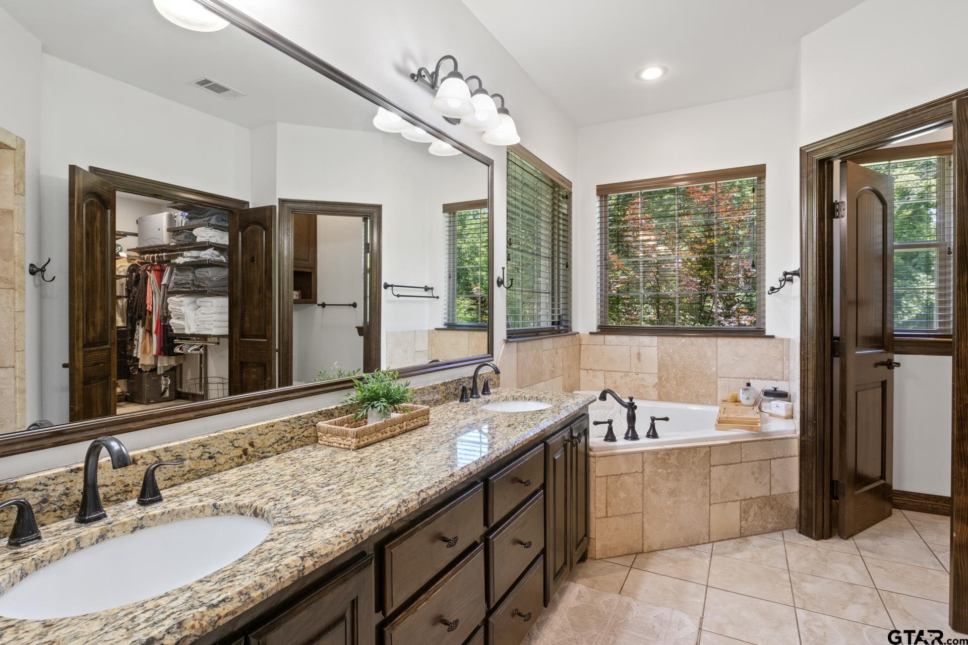 909 Holly Hill