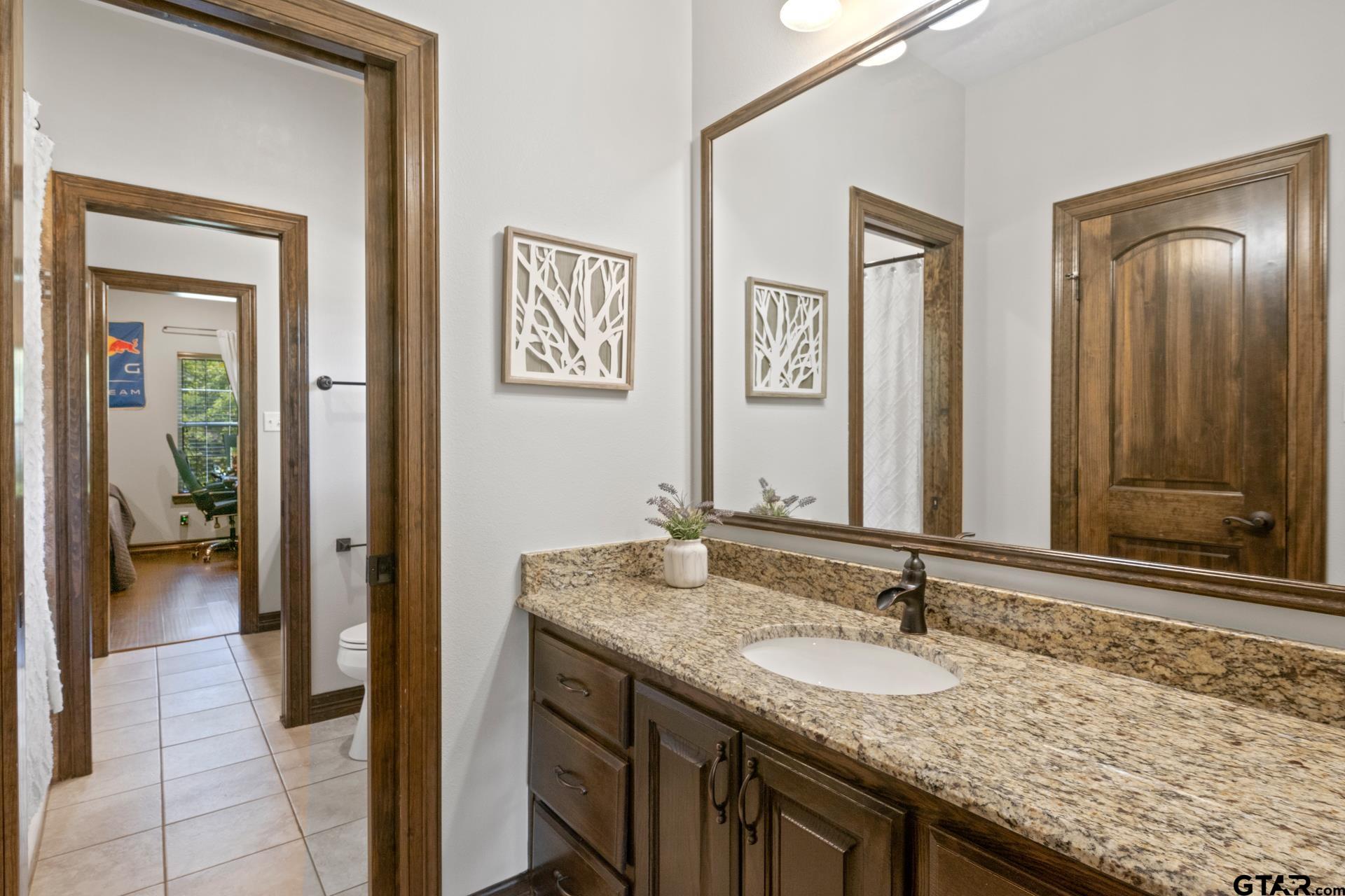 909 Holly Hill