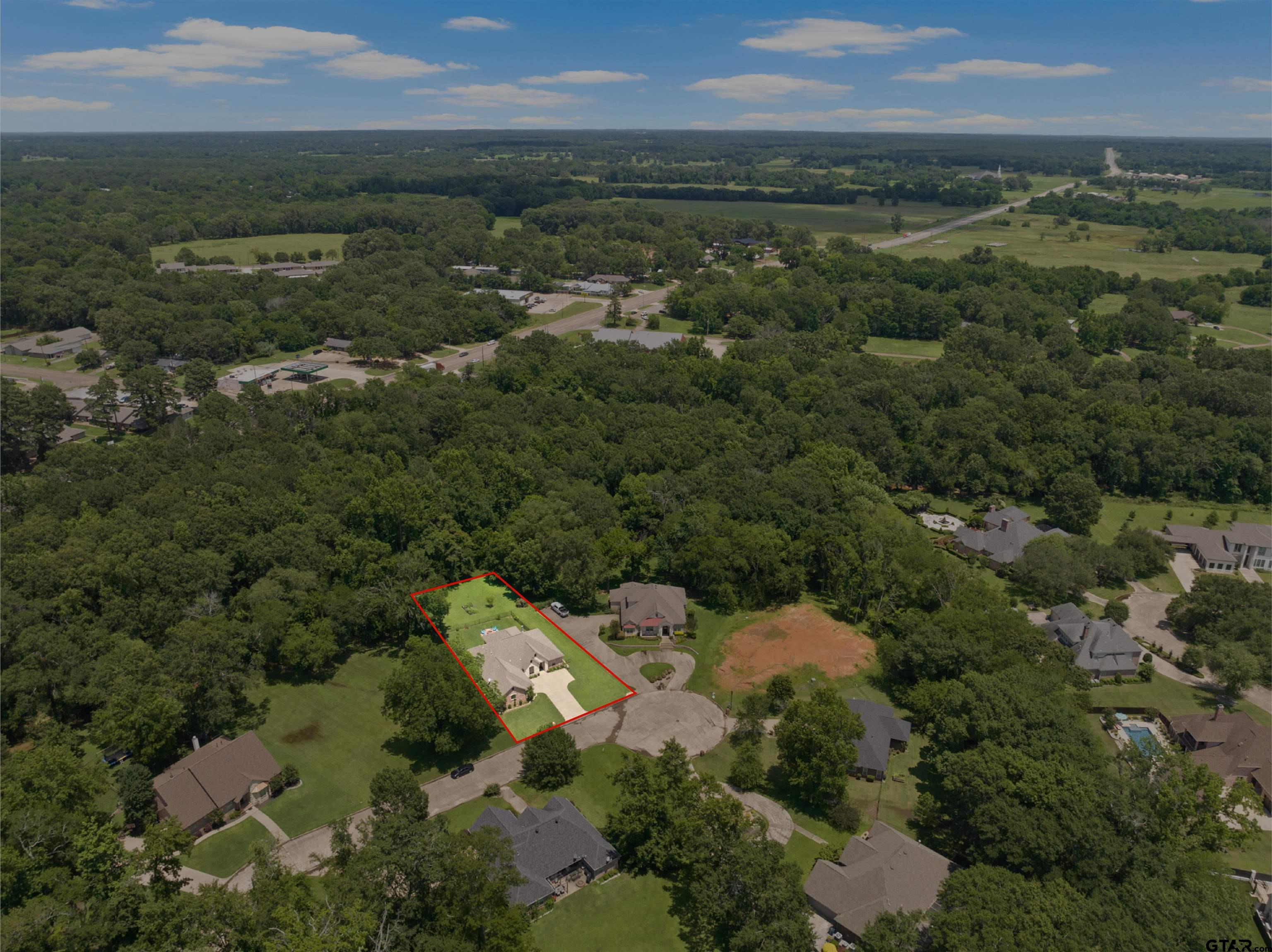 909 Holly Hill