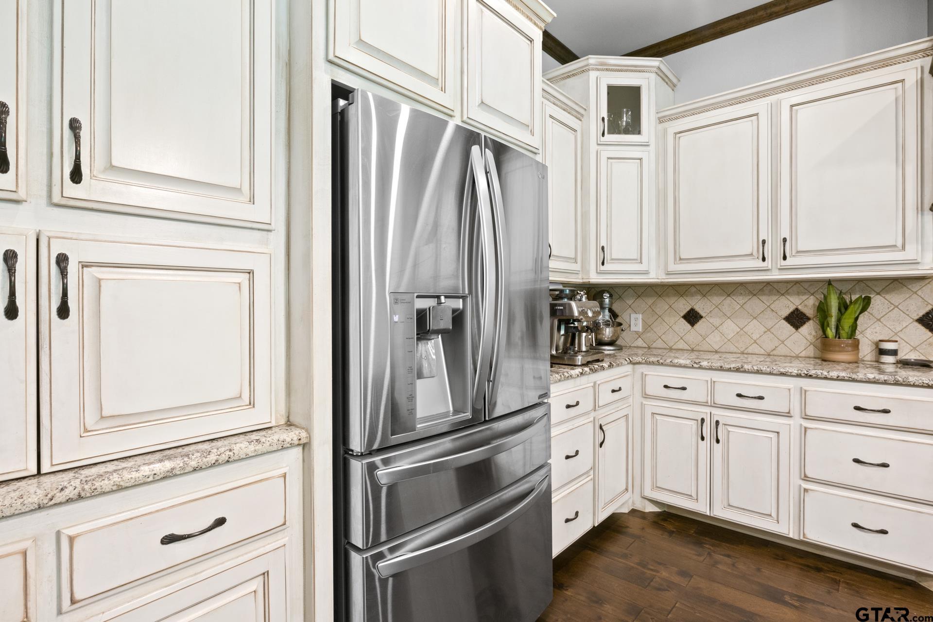 909 Holly Hill