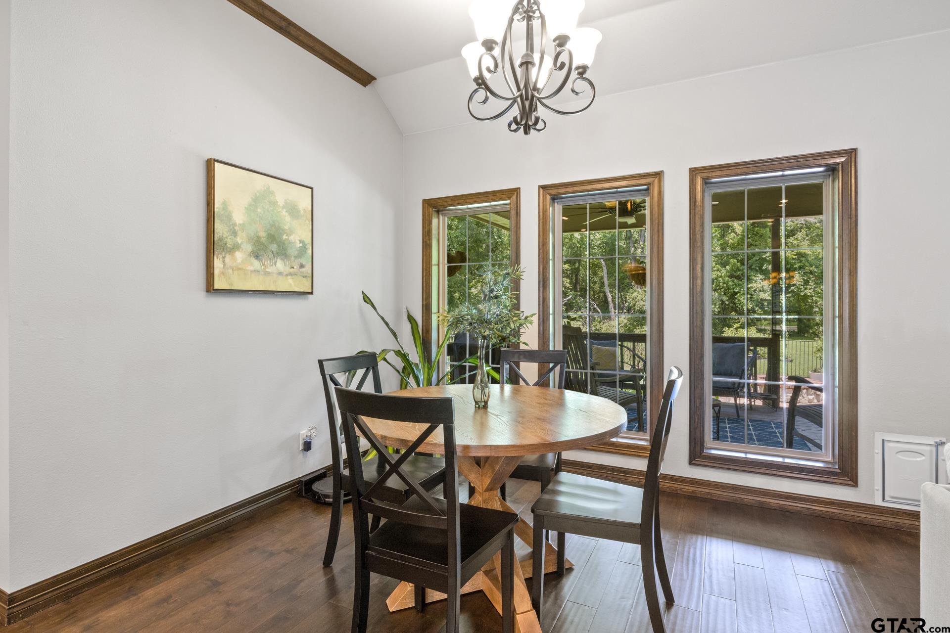 909 Holly Hill