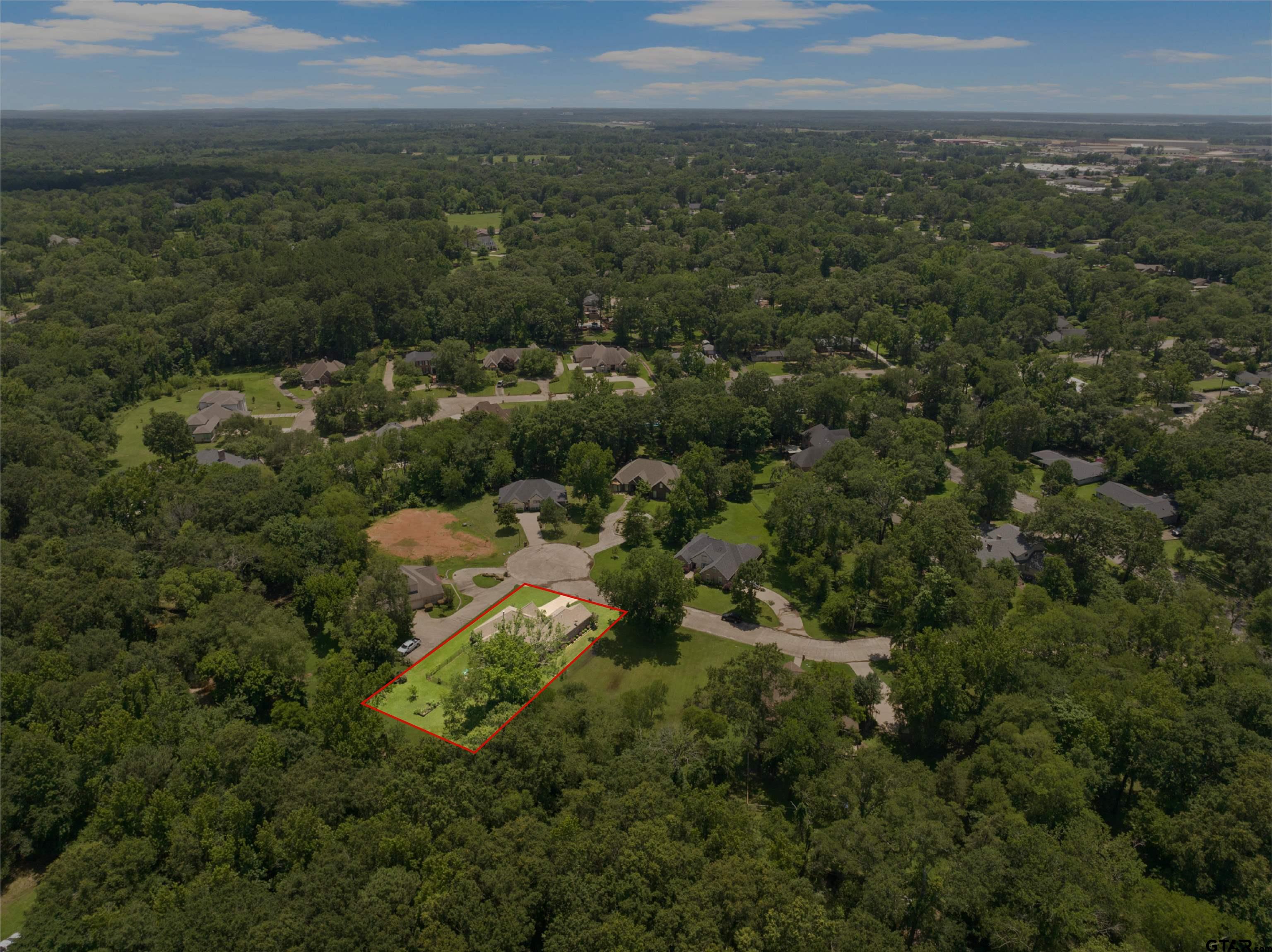 909 Holly Hill