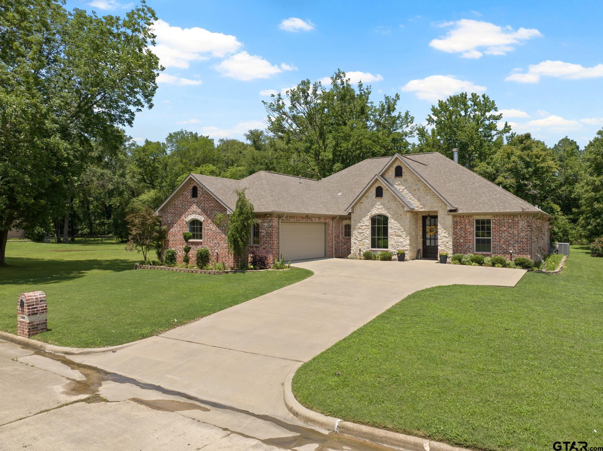 909 Holly Hill