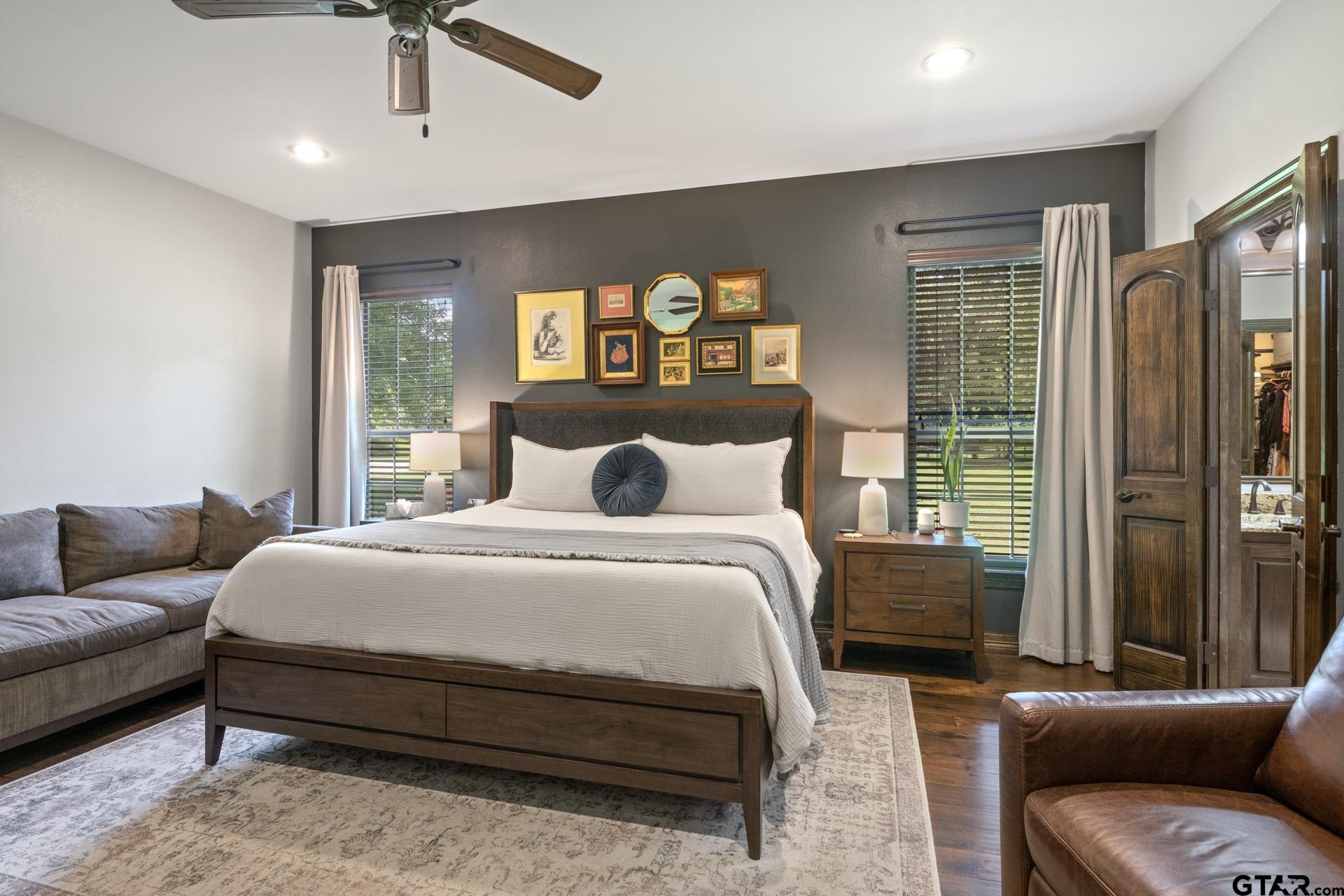 909 Holly Hill