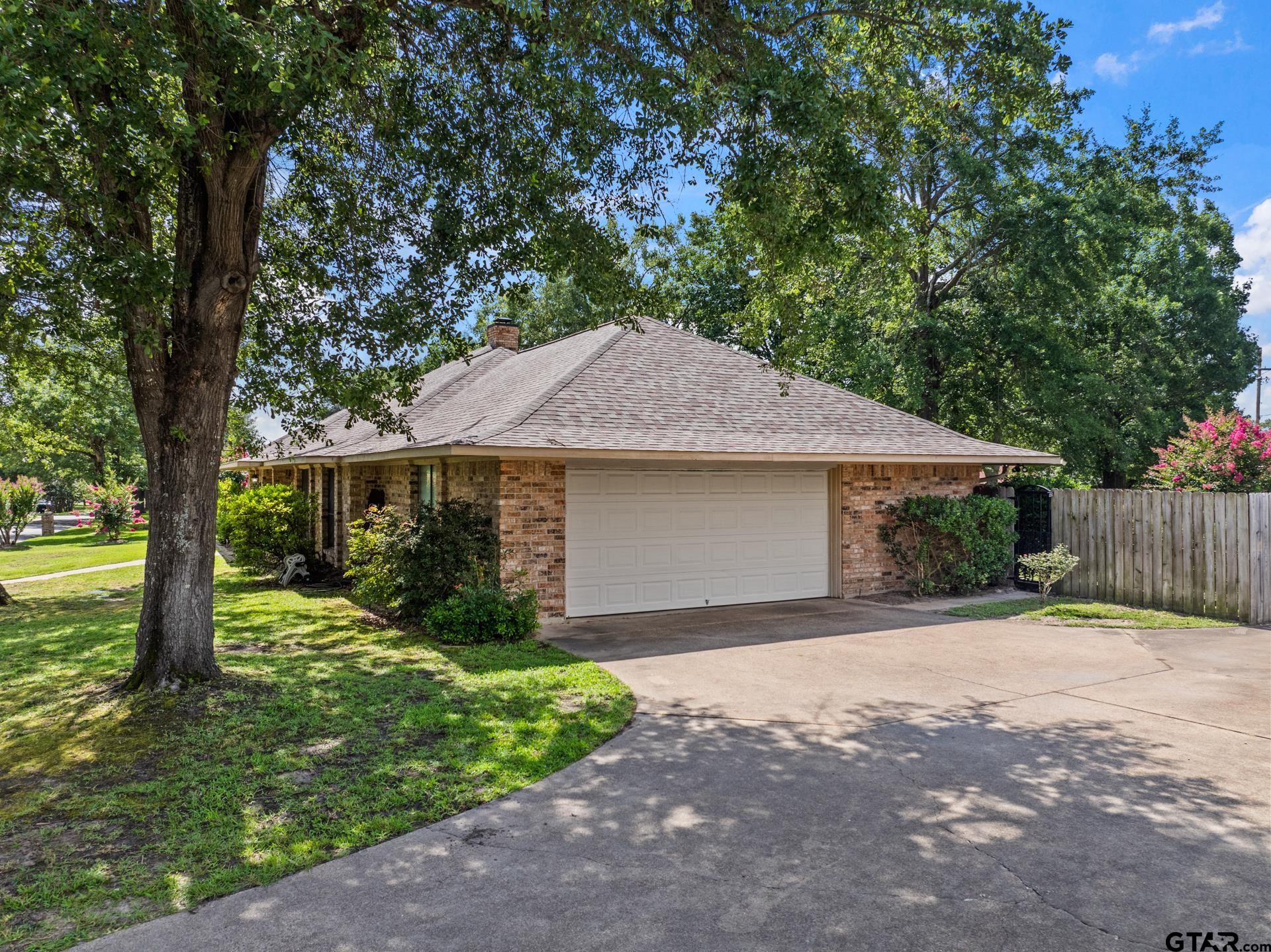 1801 N Fairway