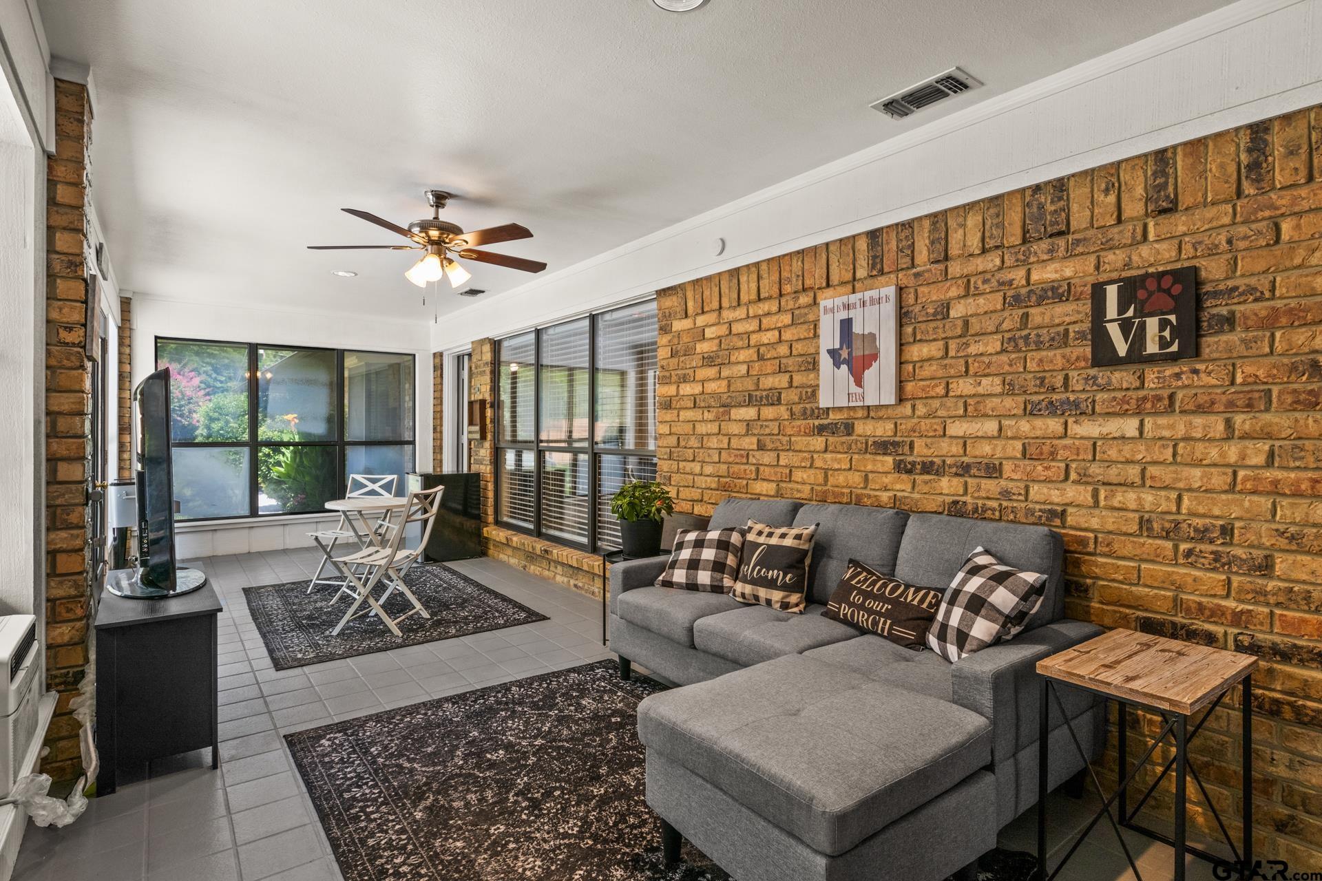 1801 N Fairway