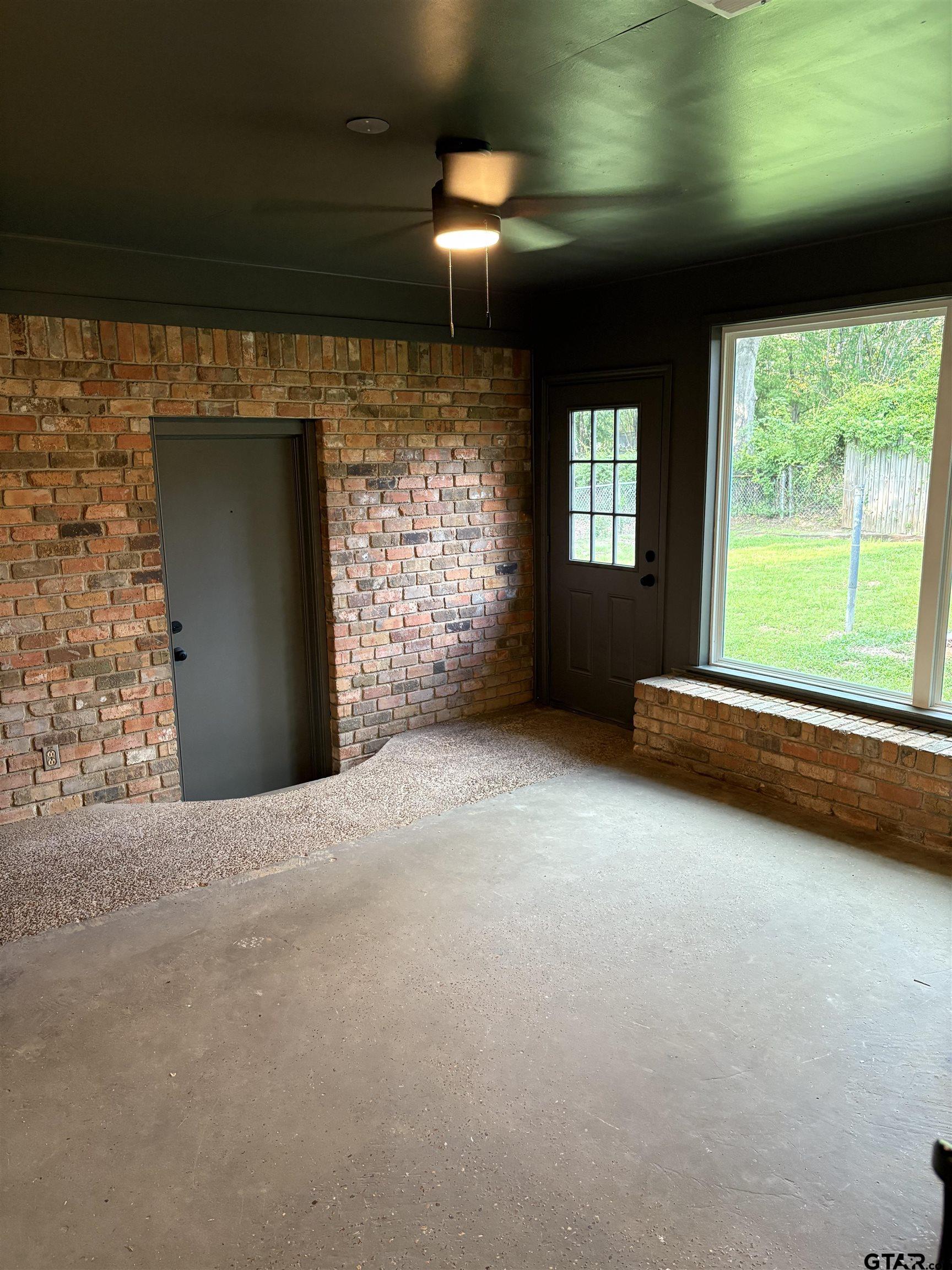 515 Dogwood Ln