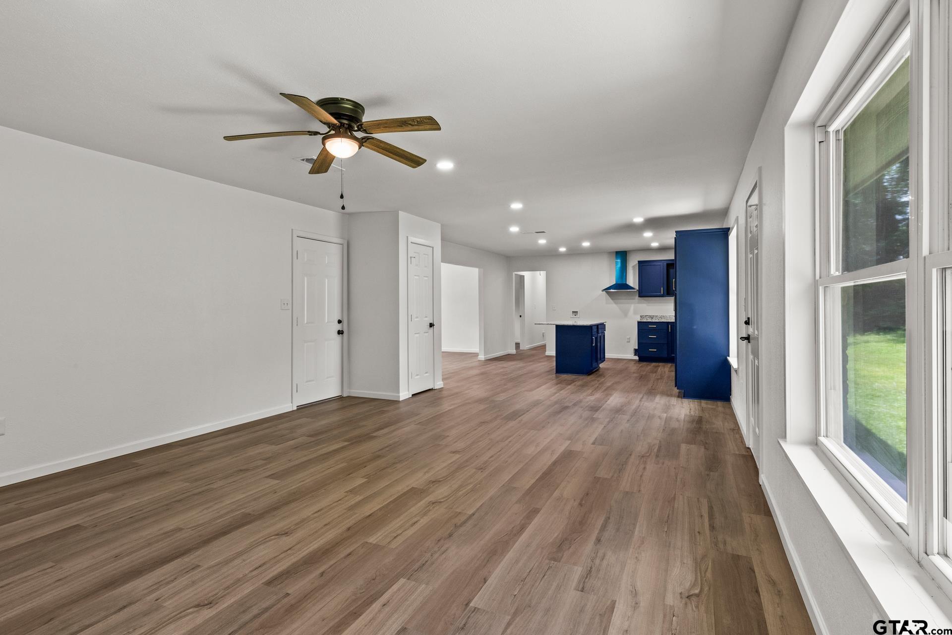 800 Holbrook