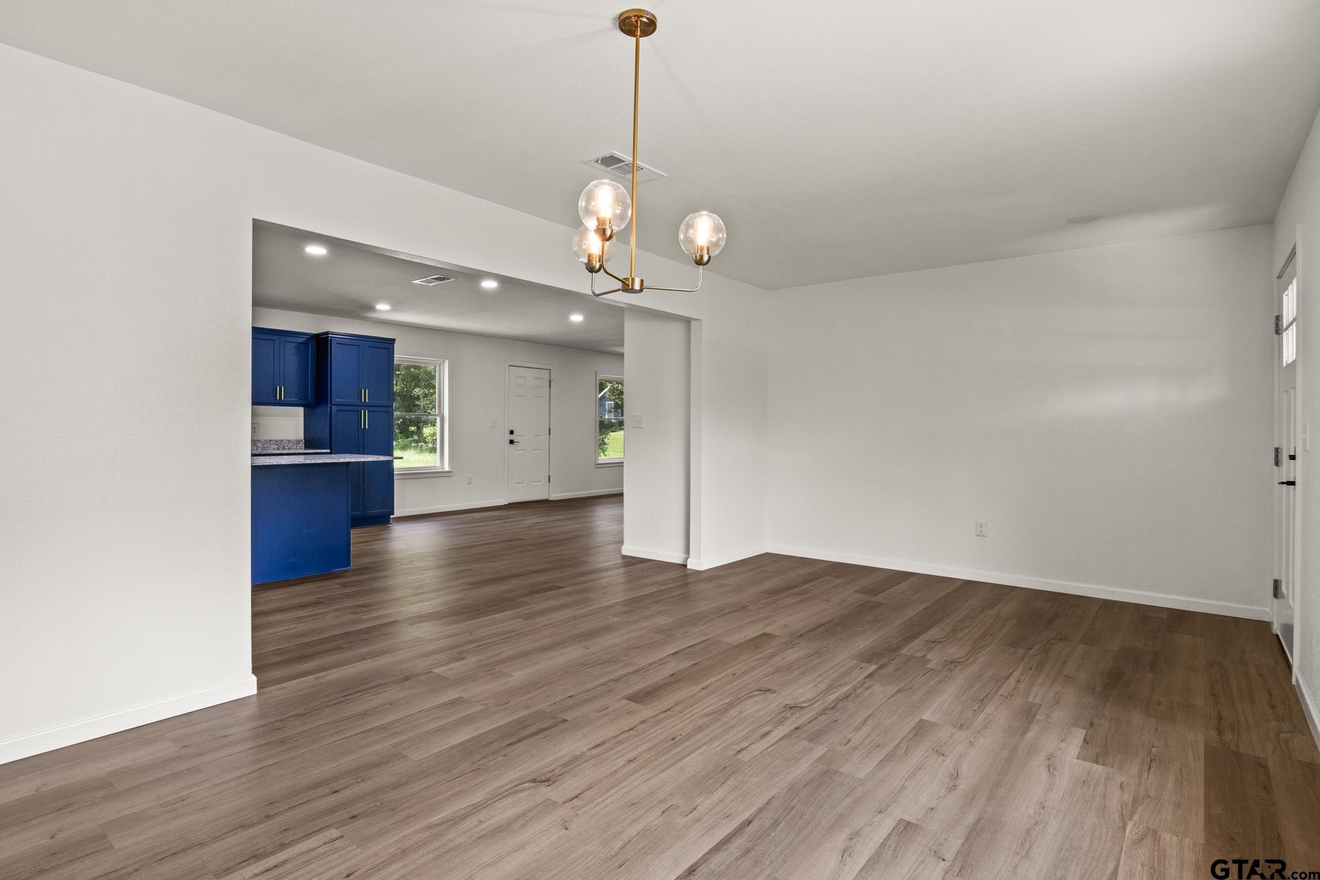 800 Holbrook