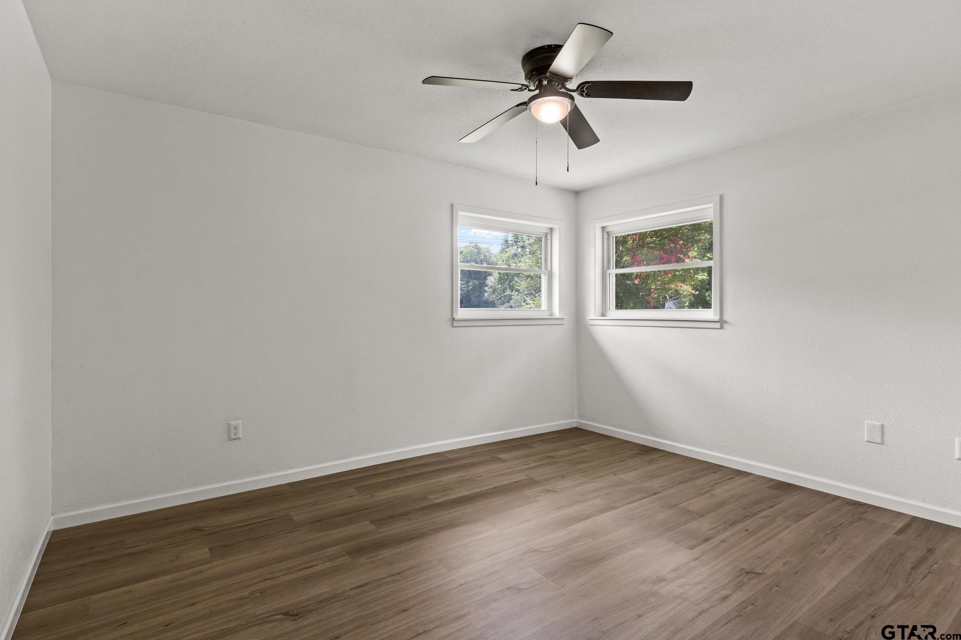 800 Holbrook