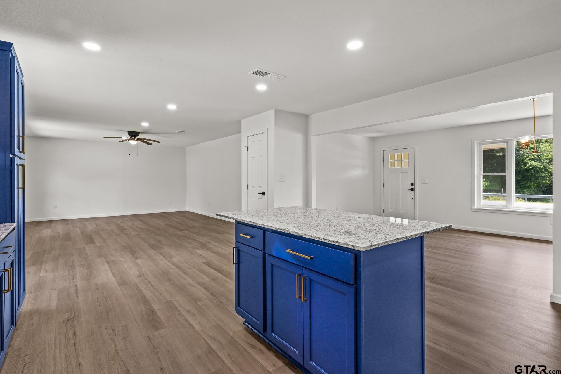800 Holbrook