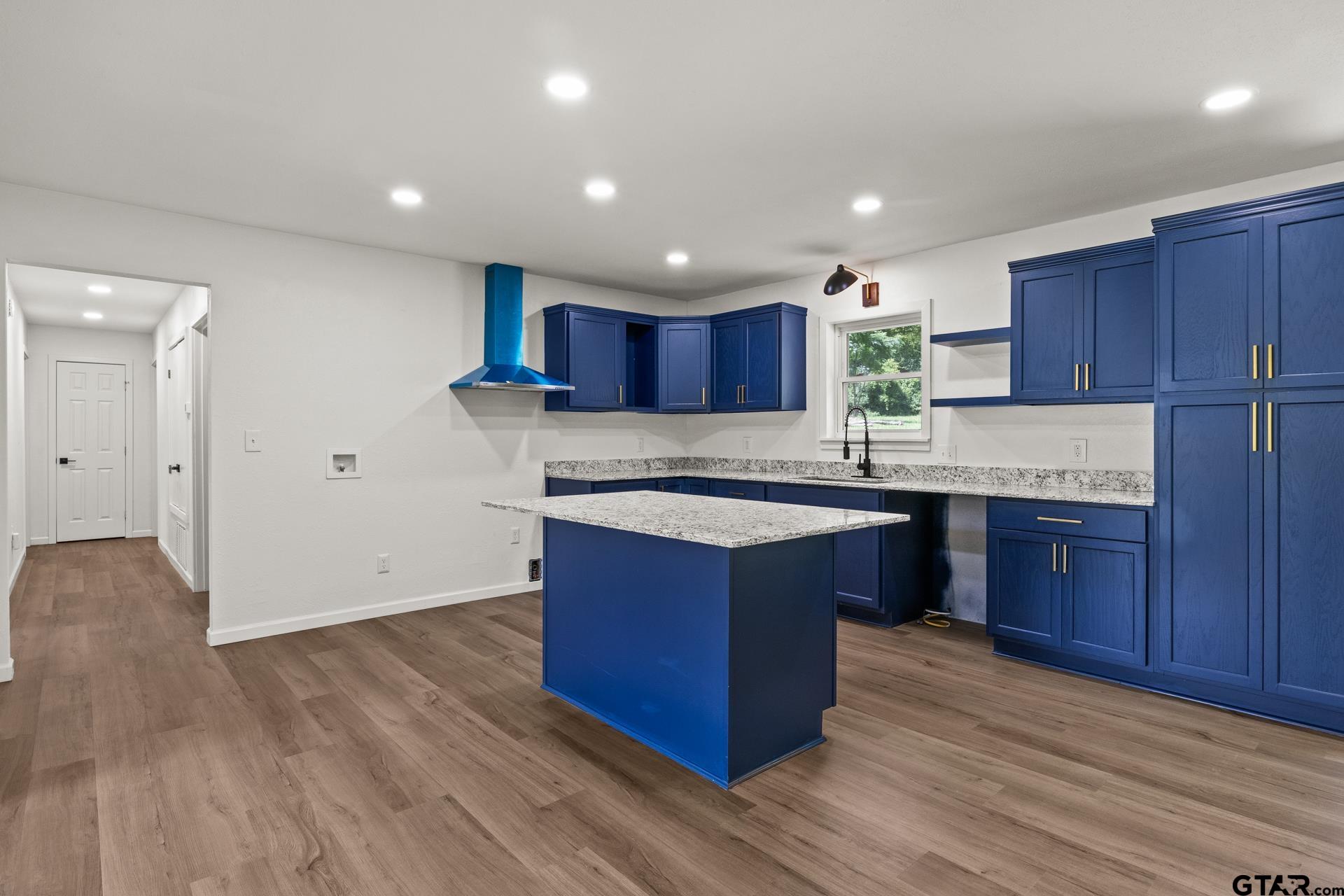 800 Holbrook