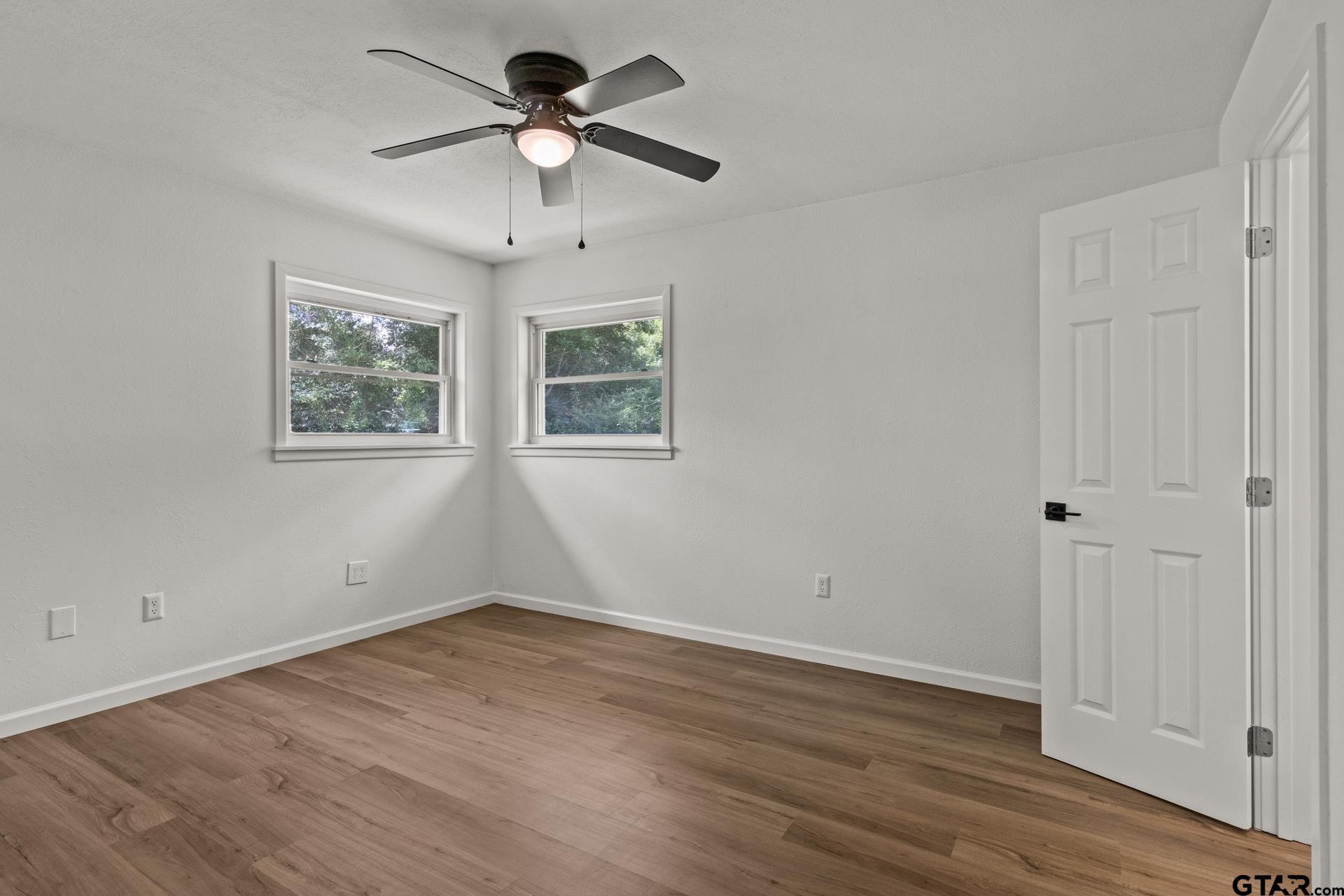 800 Holbrook
