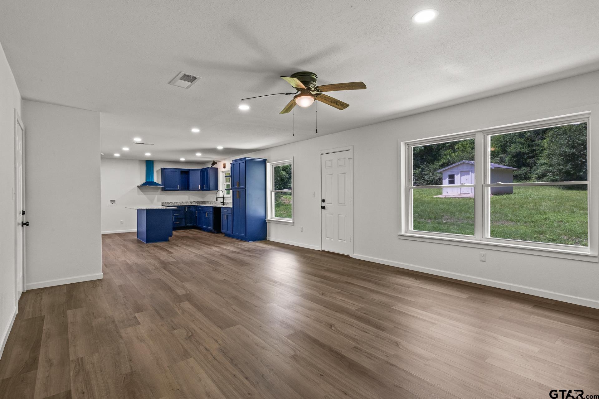 800 Holbrook