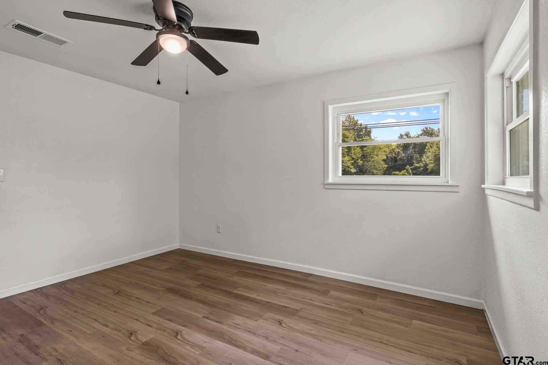 800 Holbrook